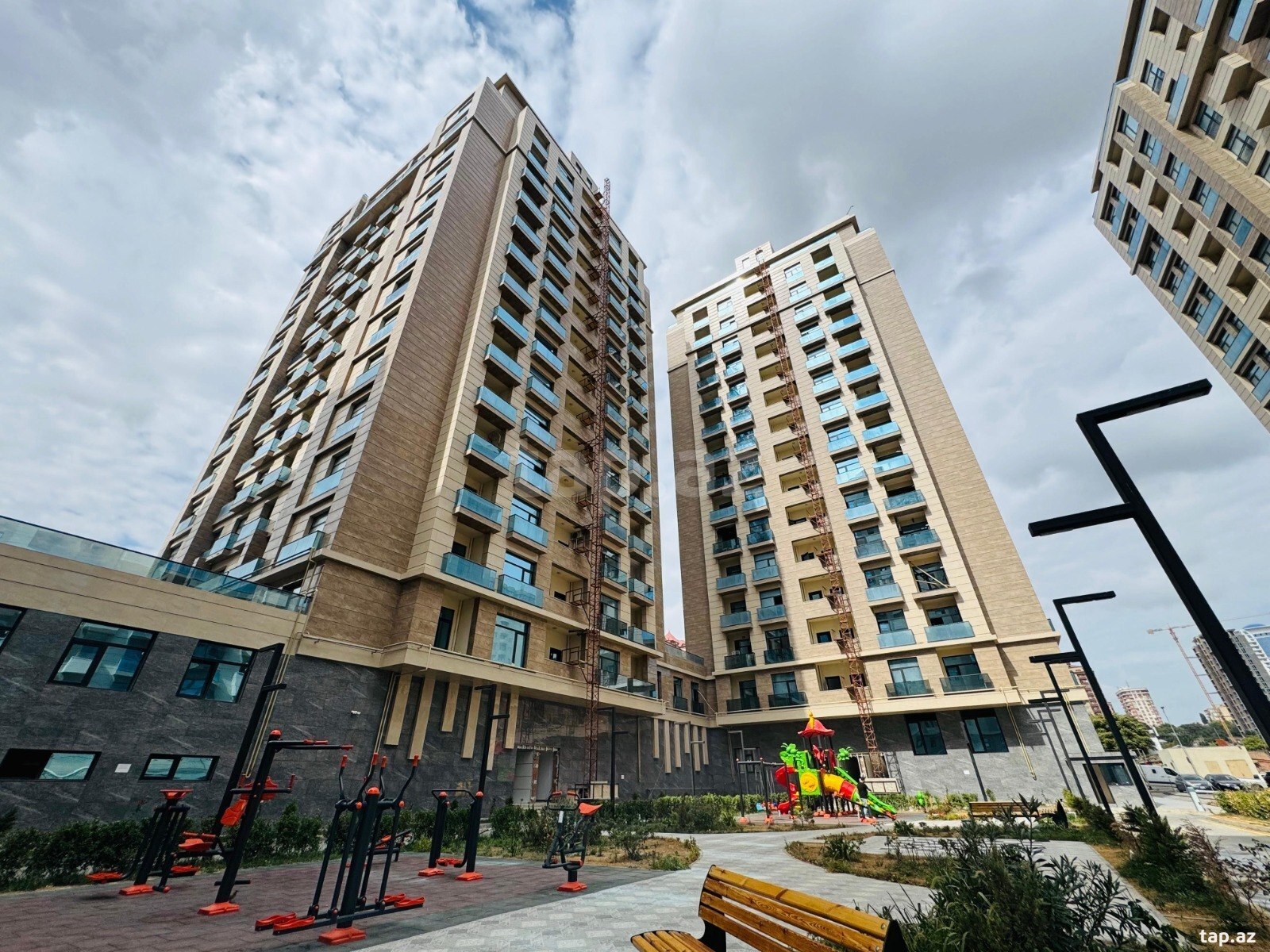 3-otaqlı yeni tikili kirayə verilir, 28 May m., 100 m²