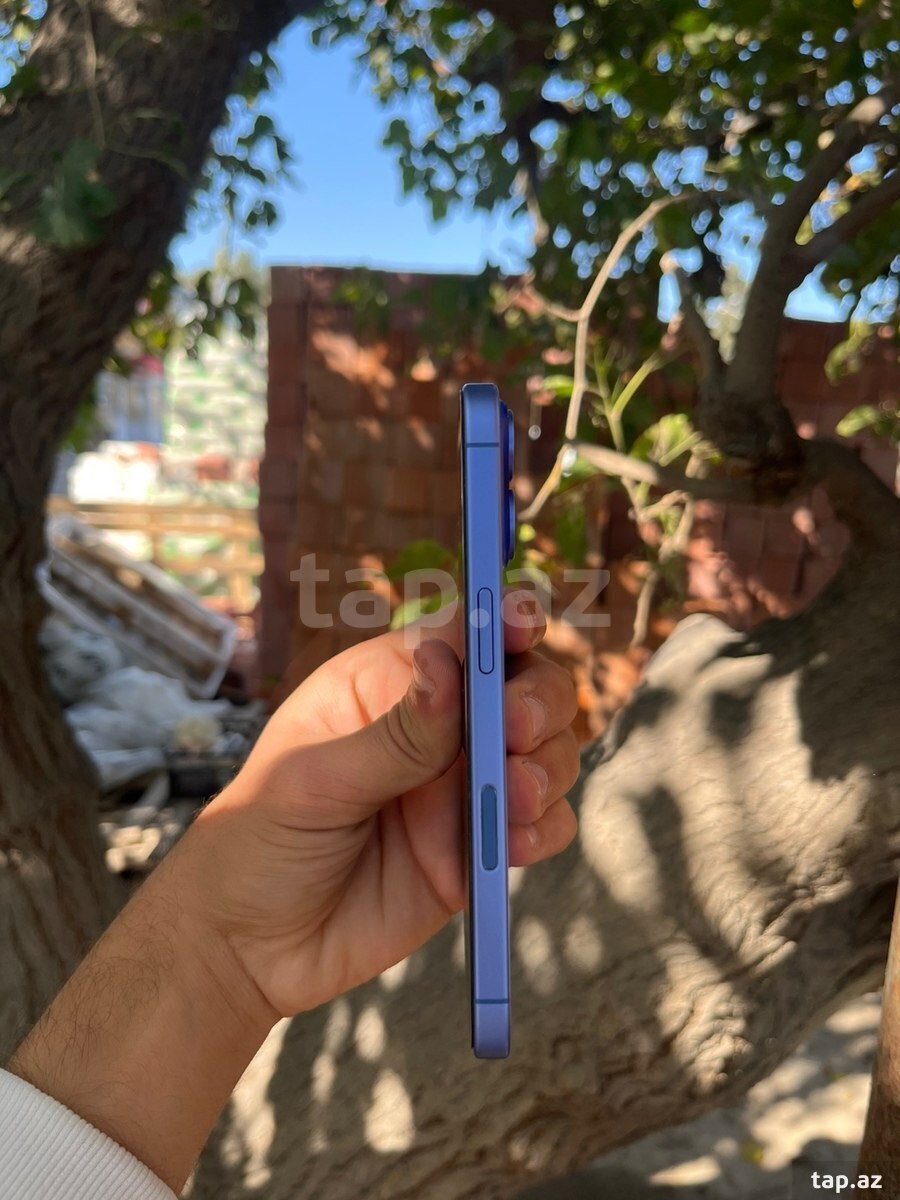 Apple iPhone 16 White 128GB/8GB (3)