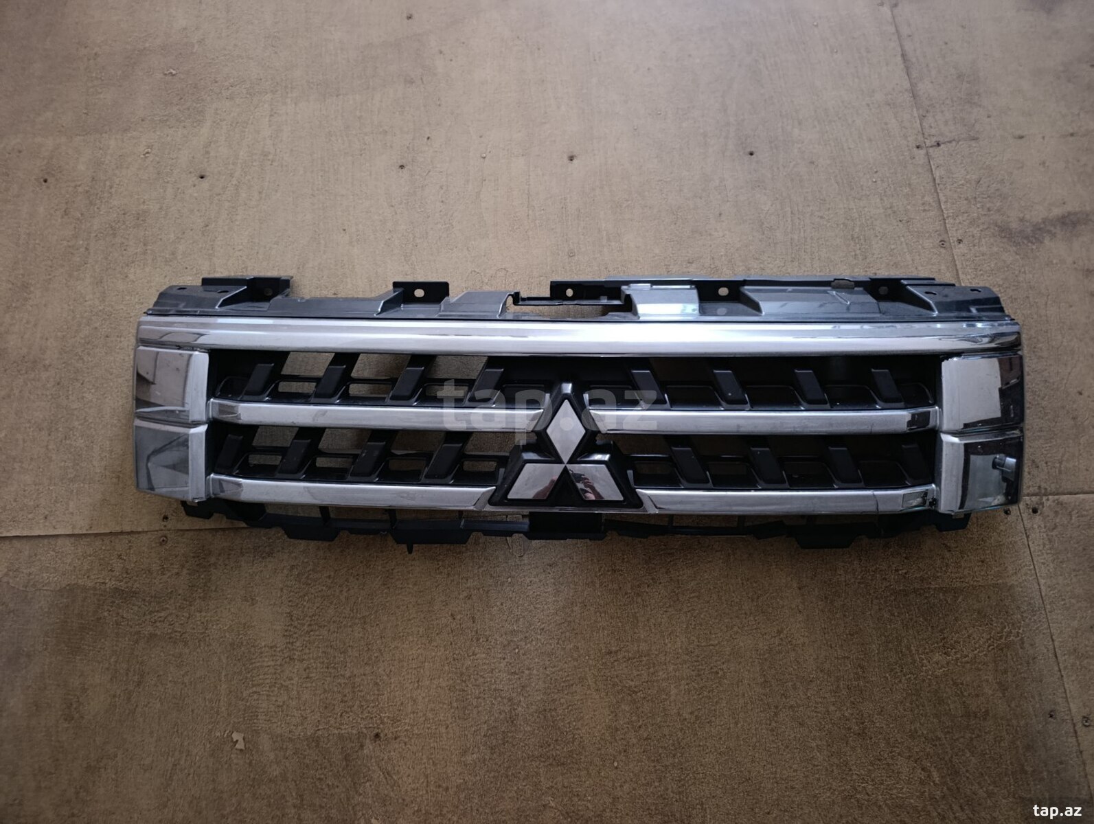 Mitsubishi Pajero radiator barmaqlığı