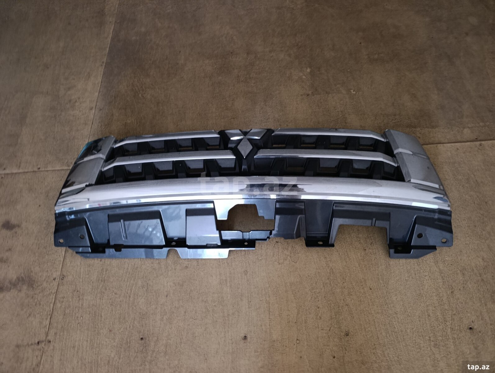 Mitsubishi Pajero radiator barmaqlığı (4)