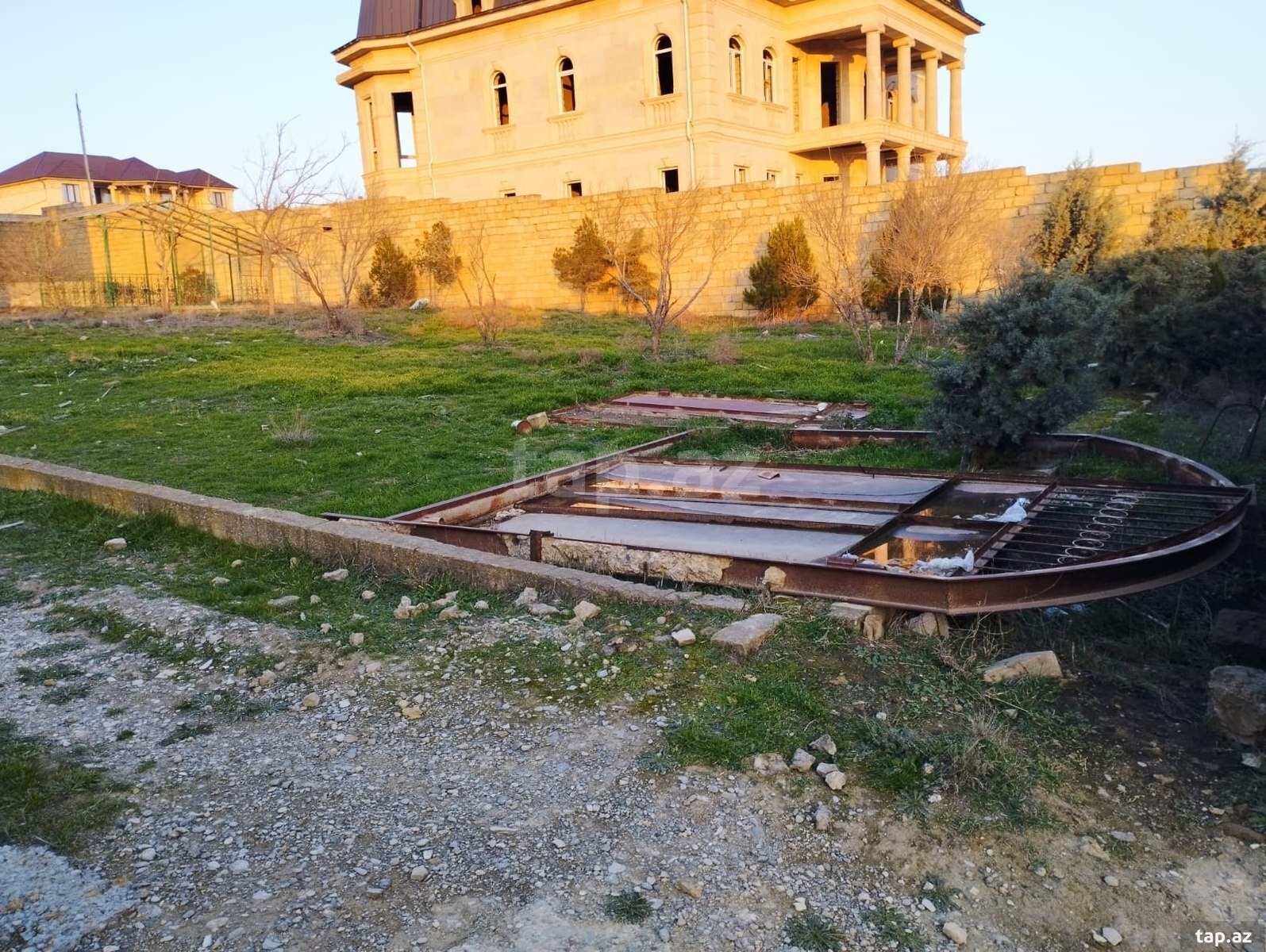 15 sot torpaq sahəsi, Səbail r