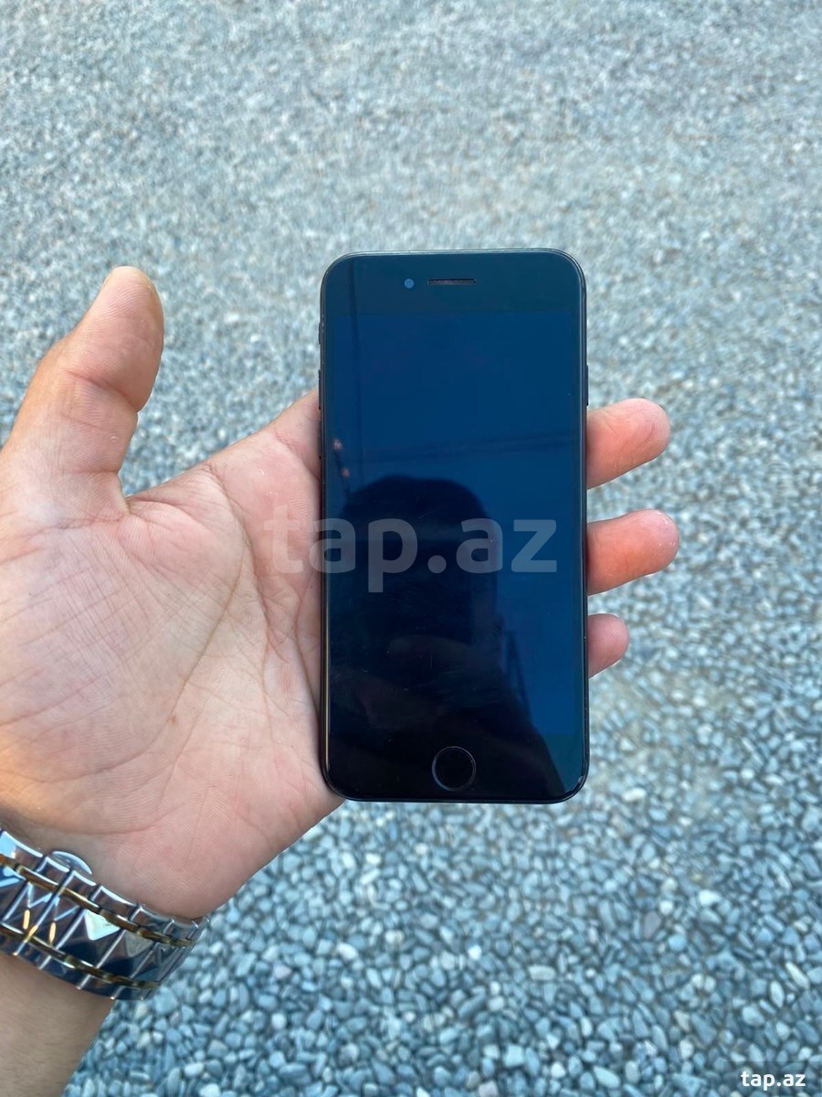 Apple iPhone 7 Black 32GB (2)