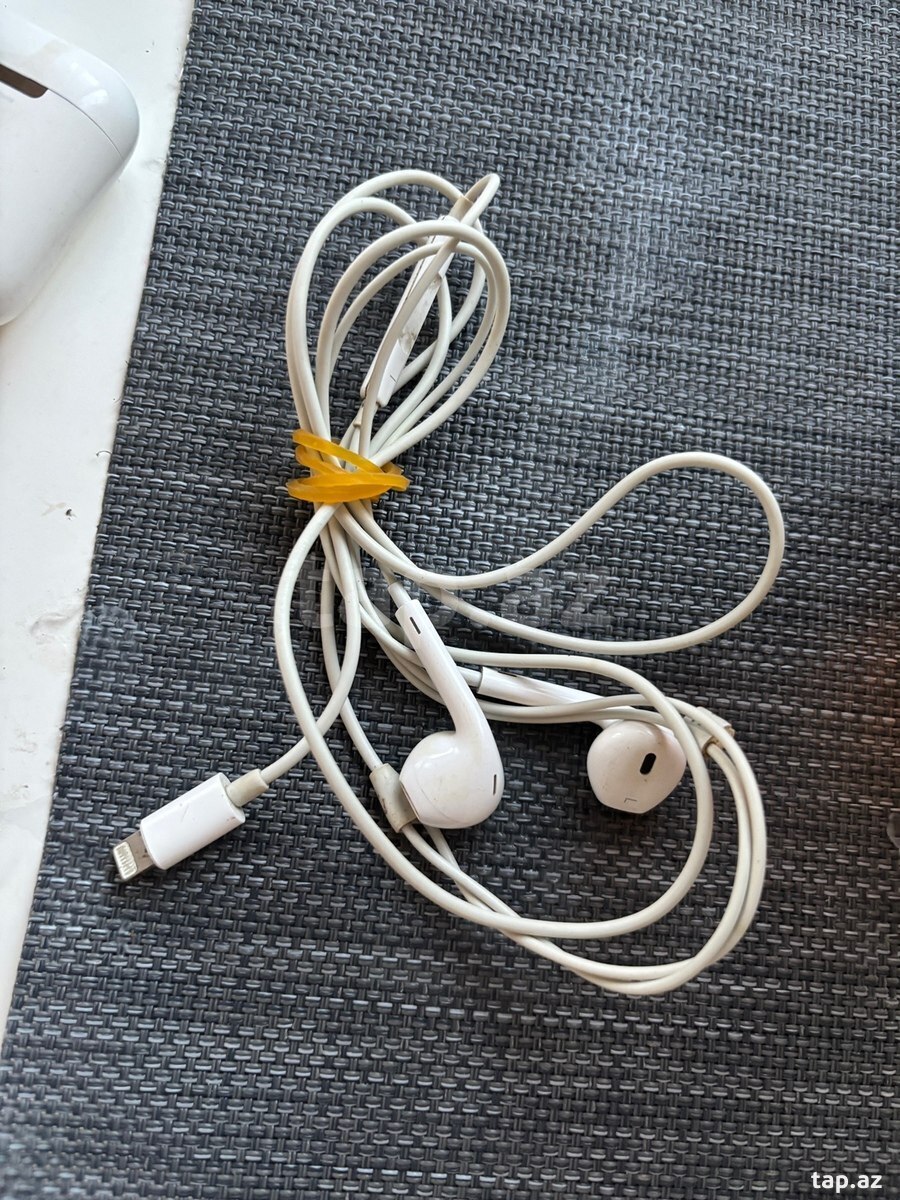 Qulaqlıq Apple (2)