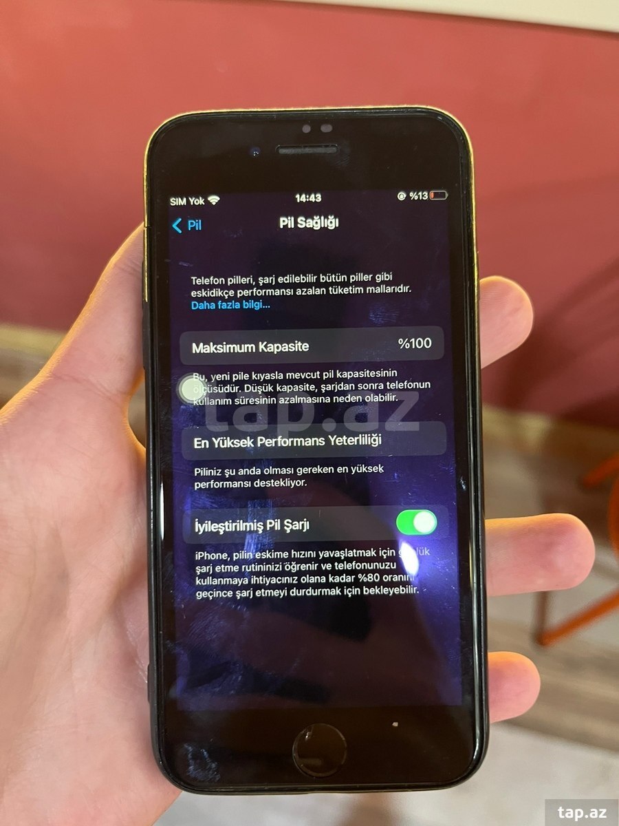 Apple iPhone 7 Jet Black 32GB (2)