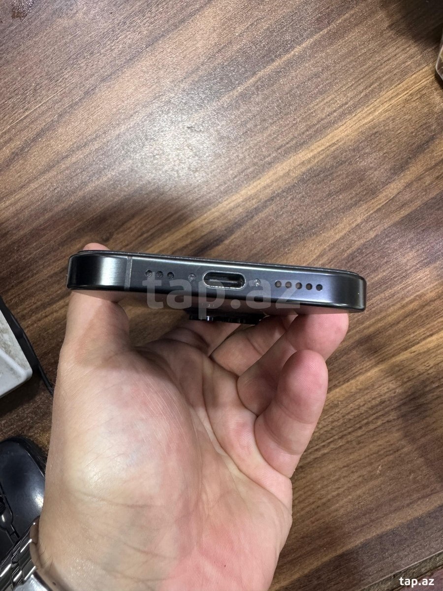 Apple iPhone 16 Pro Black Titanium 128GB/8GB (6)