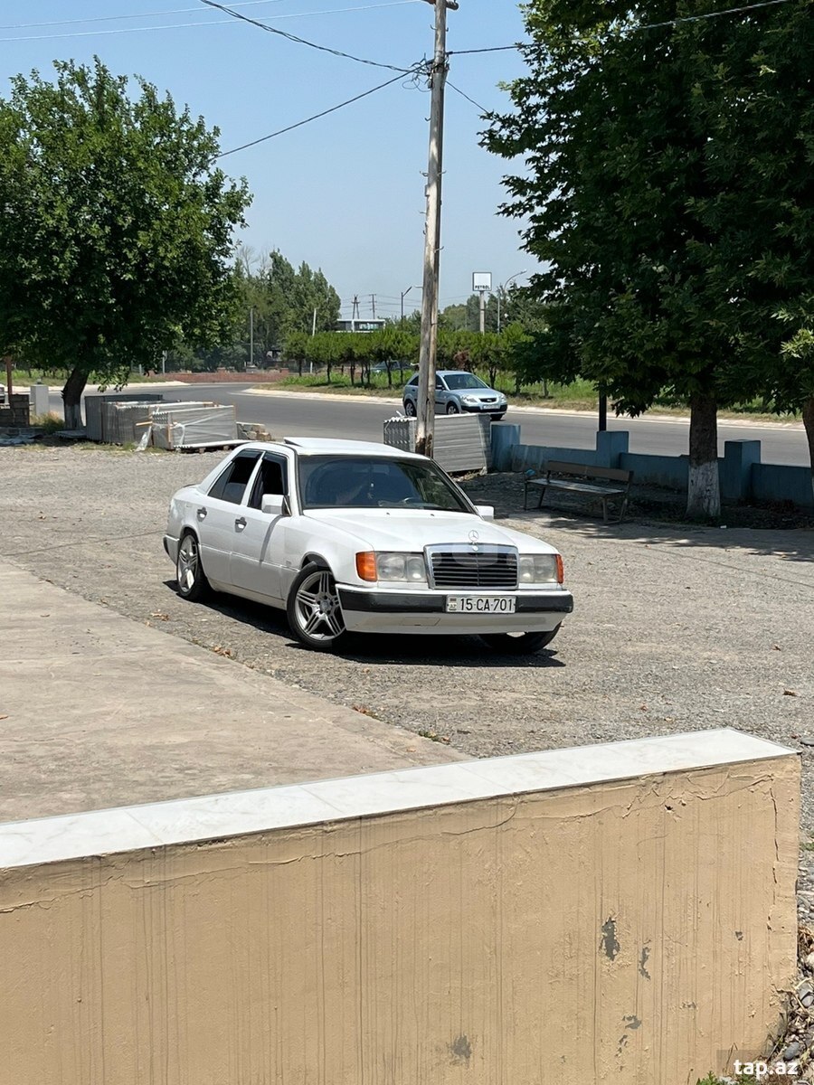 Mercedes E 230, 1992 il