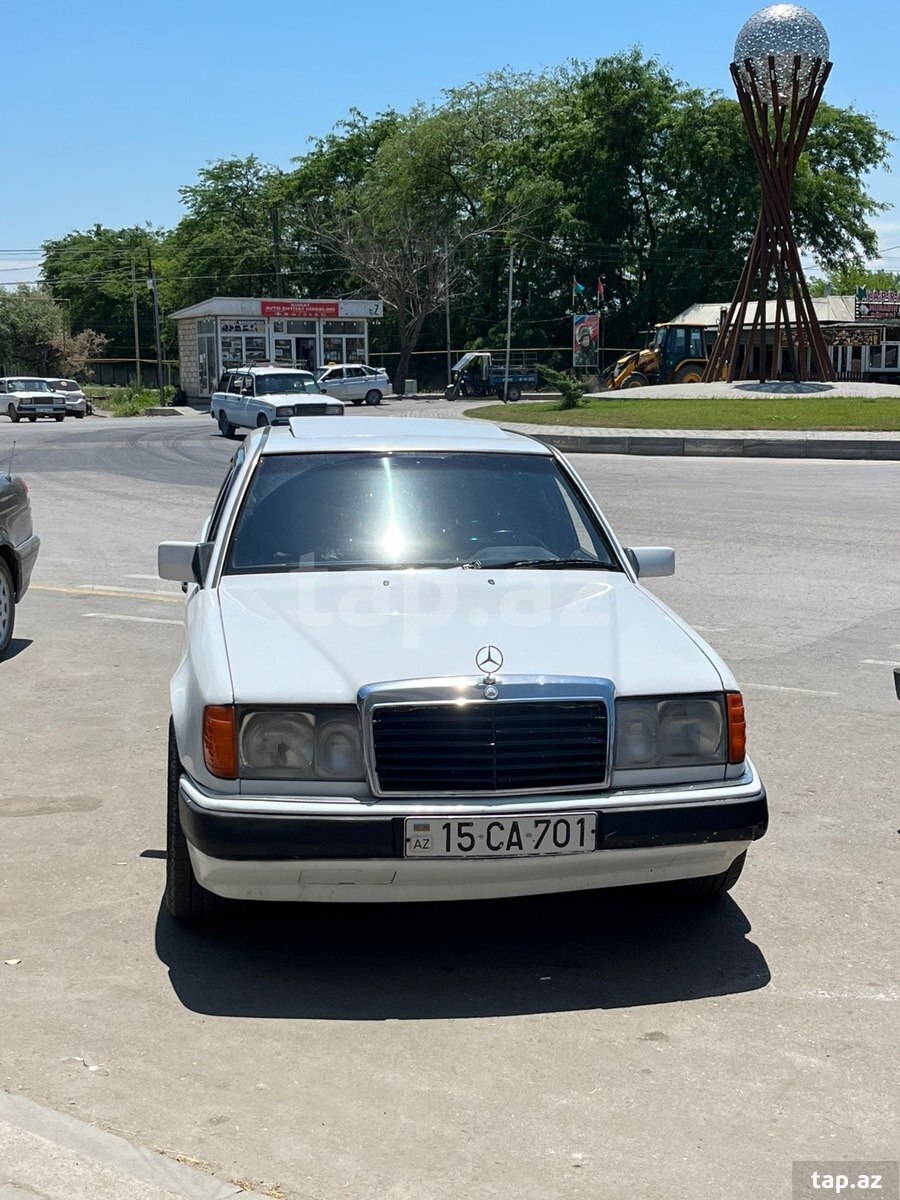 Mercedes E 230, 1992 il (9)