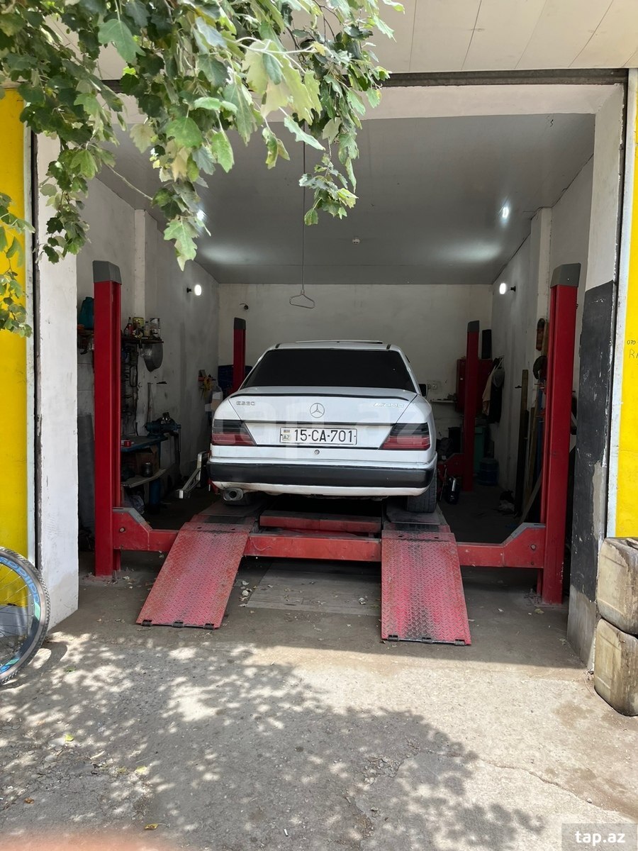 Mercedes E 230, 1992 il (8)