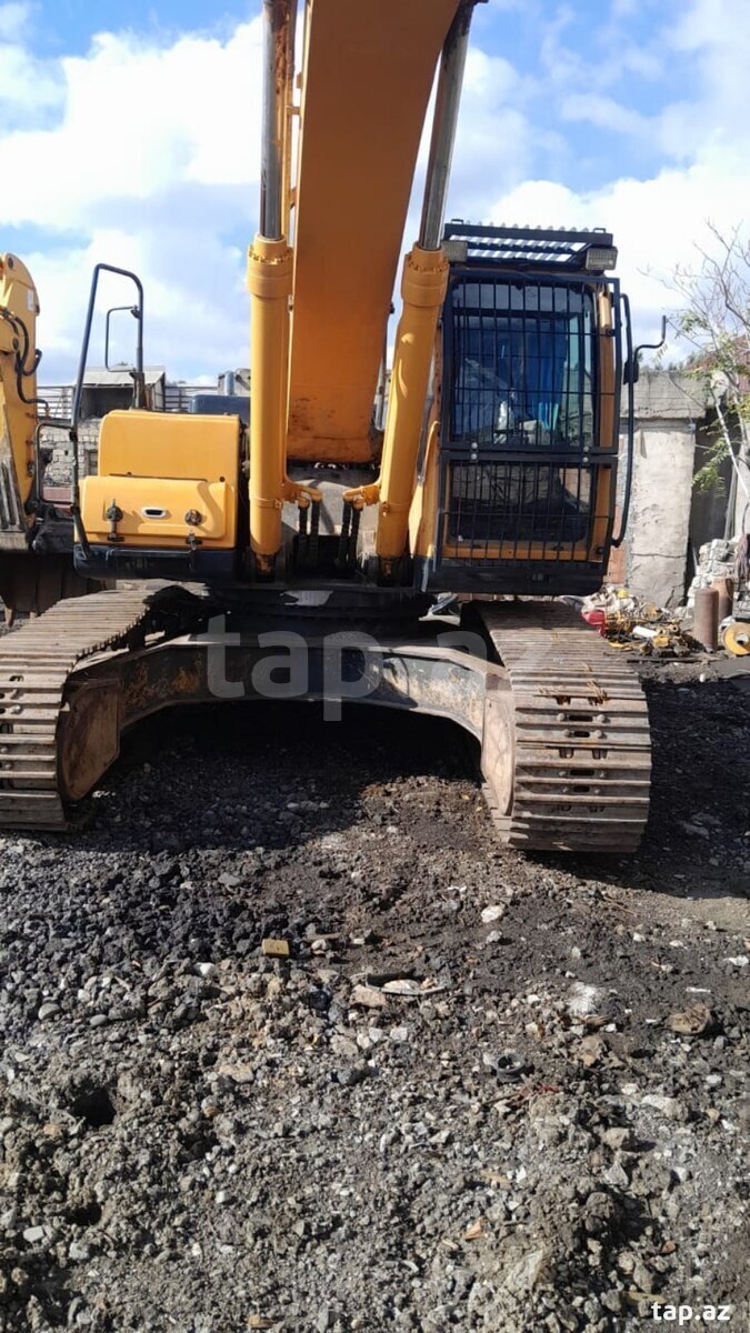 Ekskavator Hyundai R330 LC-9S, 2016 il  (2)