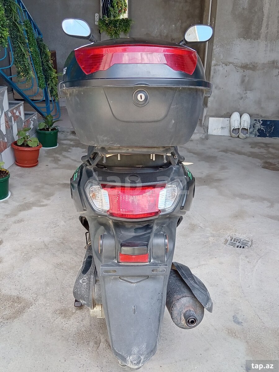 Skuter Zigzag, 2025 il (4)