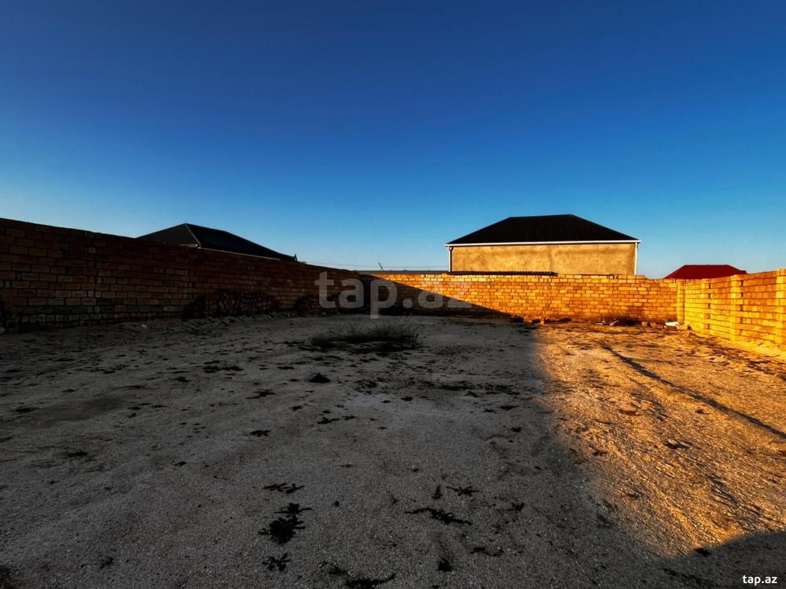 Torpaq satılır, Bakı