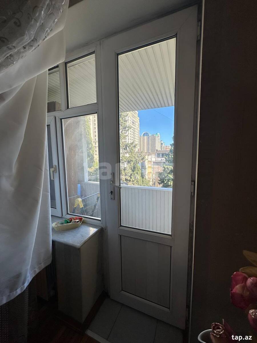 3-otaqlı mənzil, H.Cavid pr., 65 m²