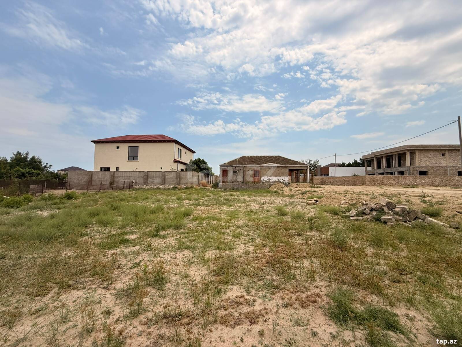 Torpaq satılır, Bakı