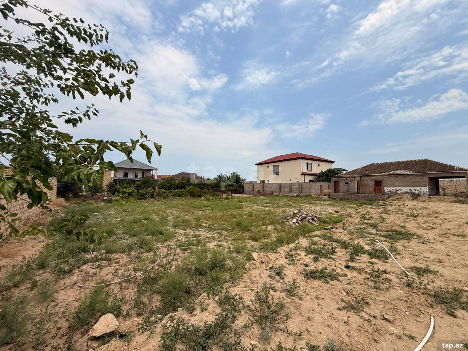 Torpaq satılır, Bakı