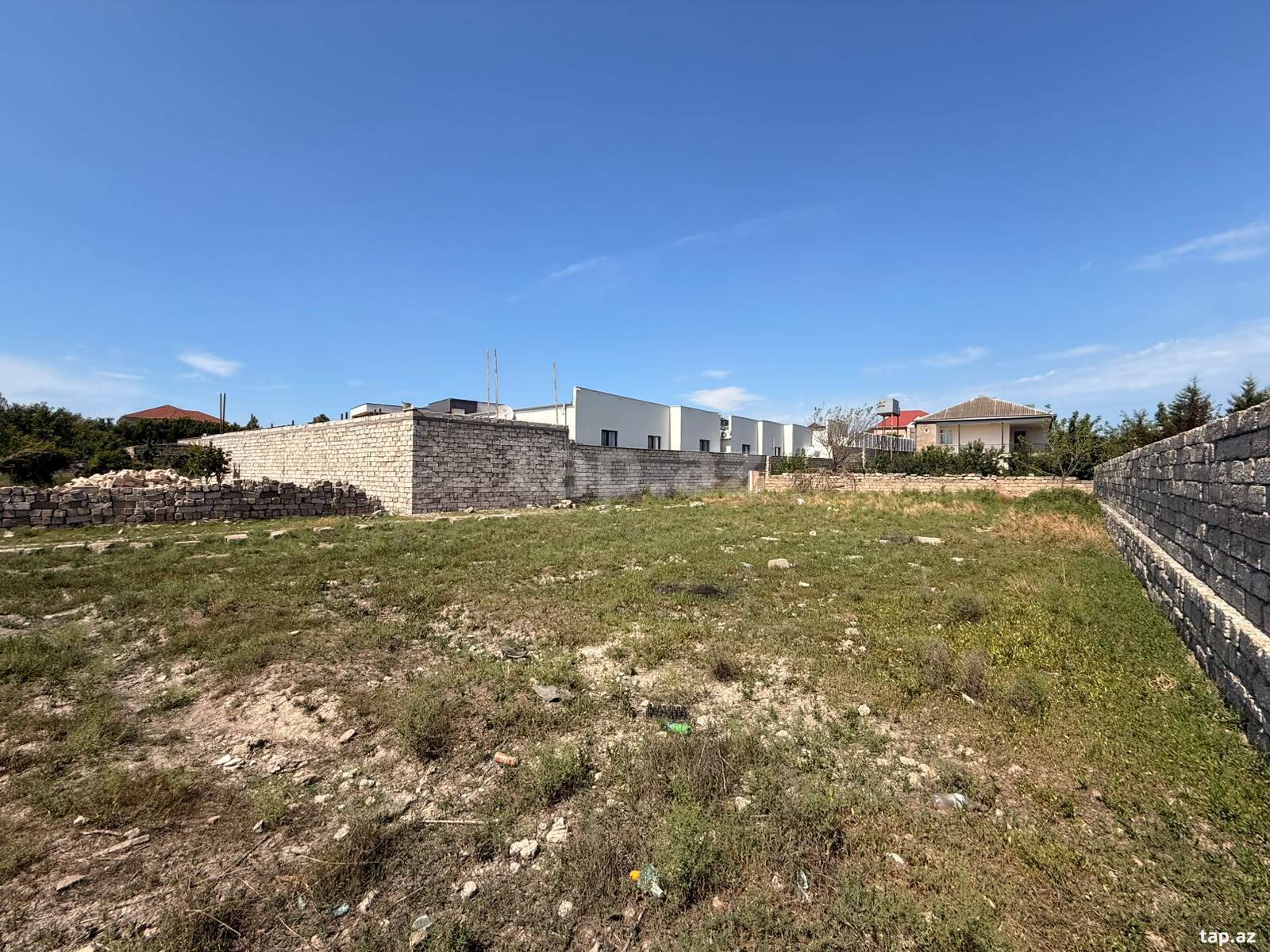 Torpaq satılır, Bakı