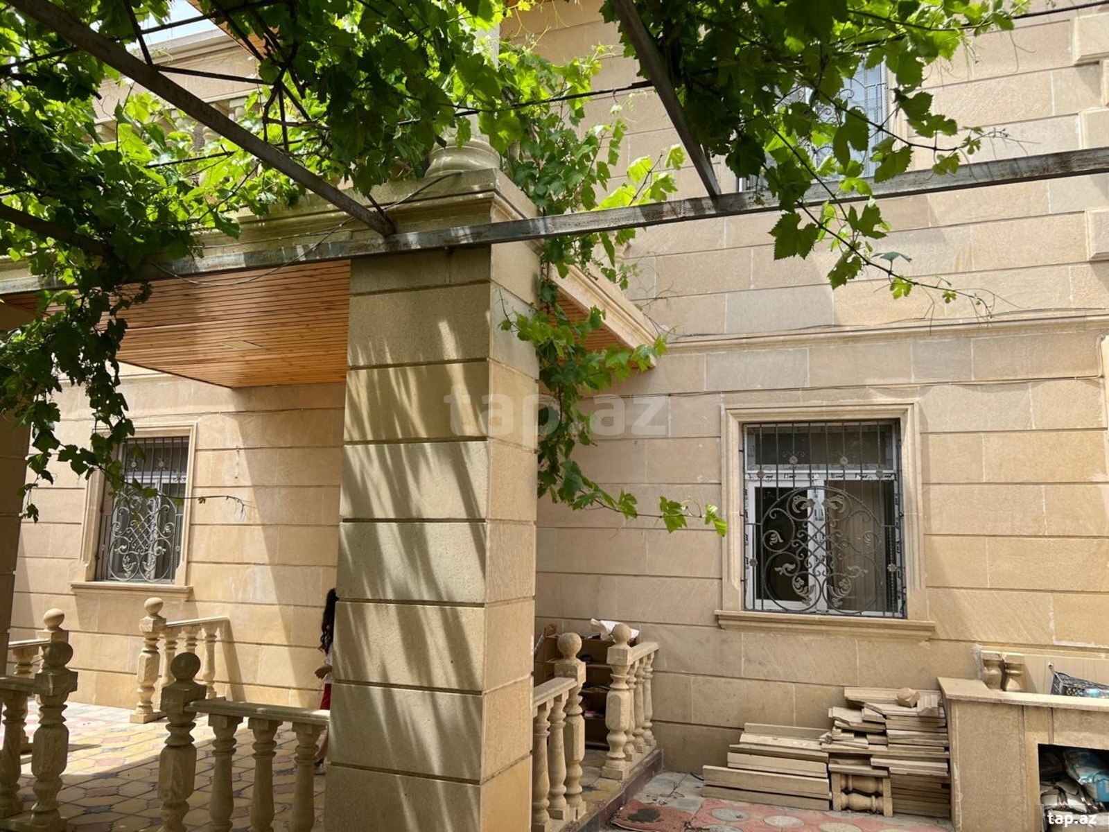 Həyət evi, Saray qəs.