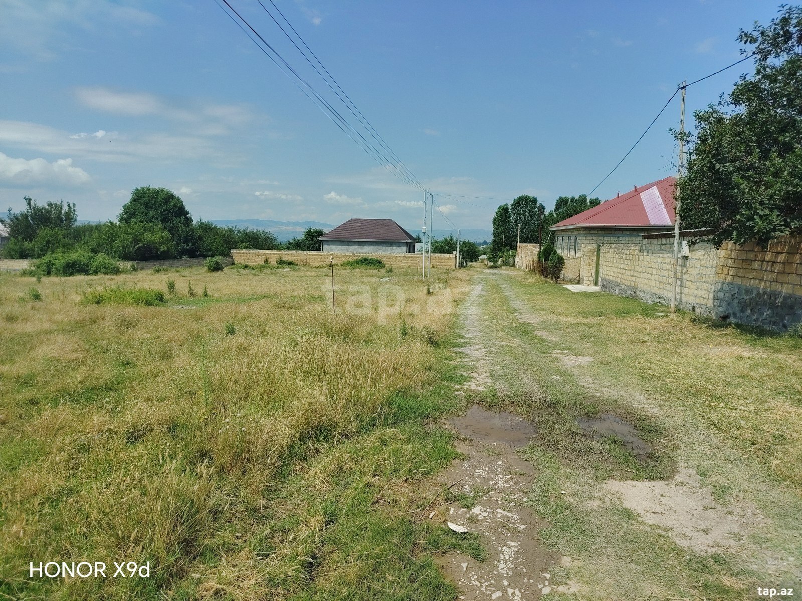 Torpaq satılır, Şəki
