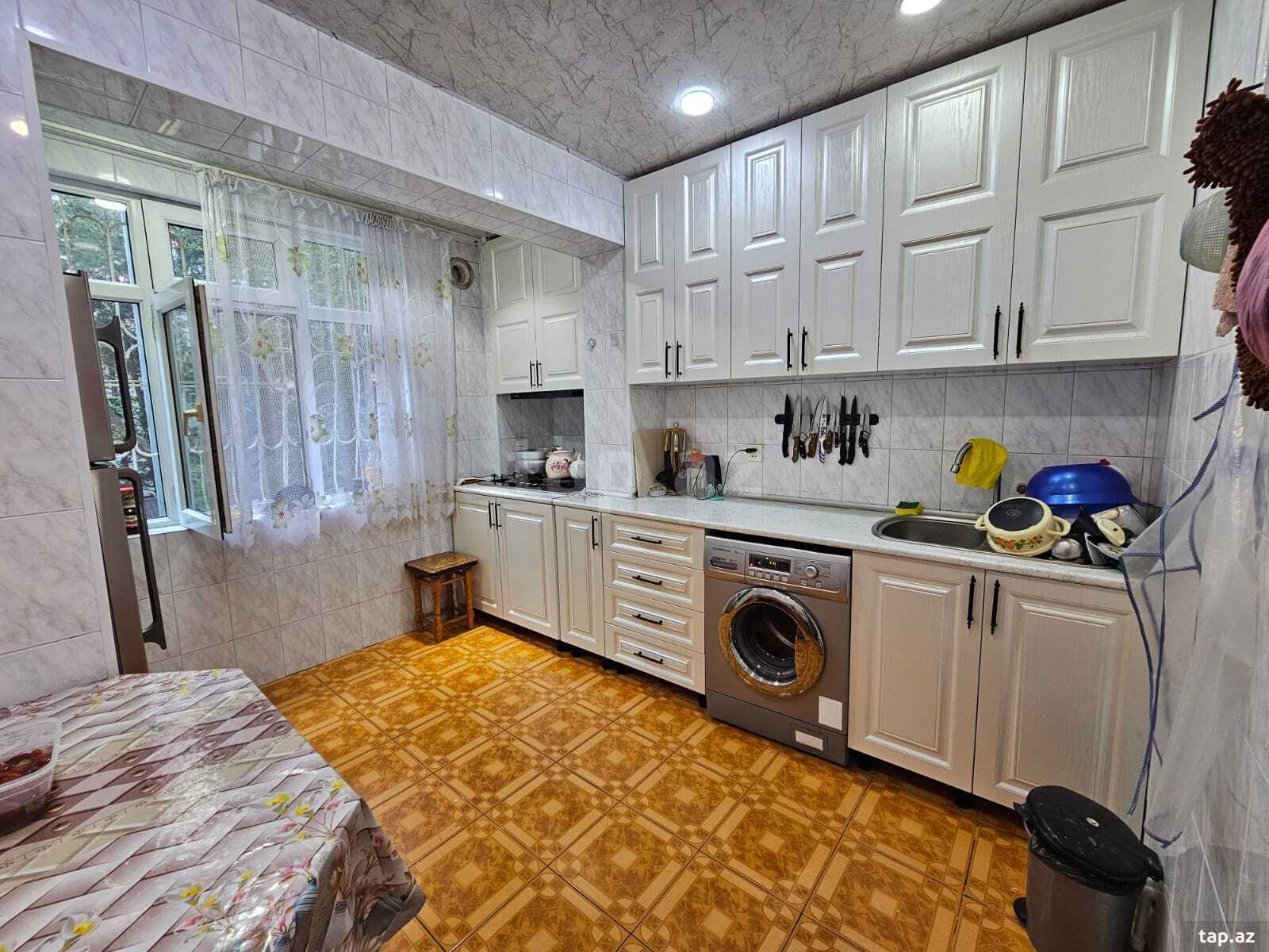 4-otaqlı mənzil, 8 Mkr., 120 m²