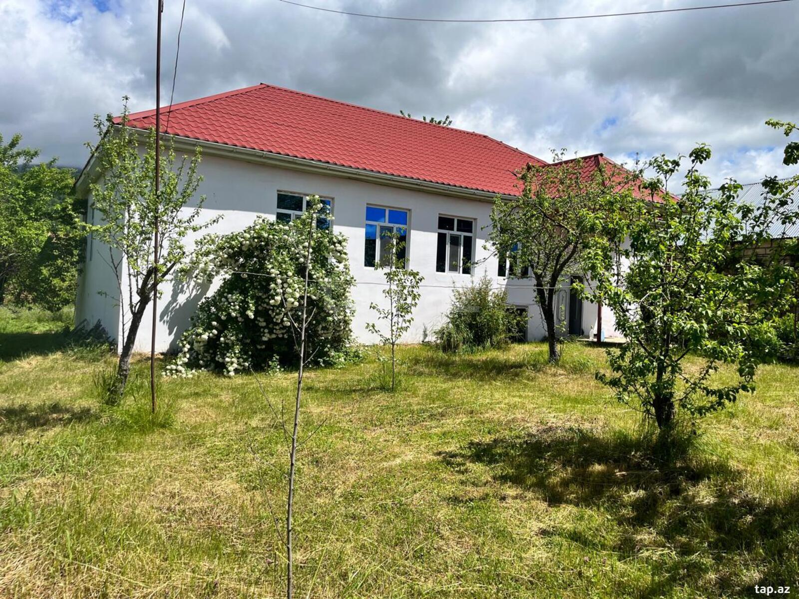 4 otaqlı həyət evi kirayə verilir, Qəbələ