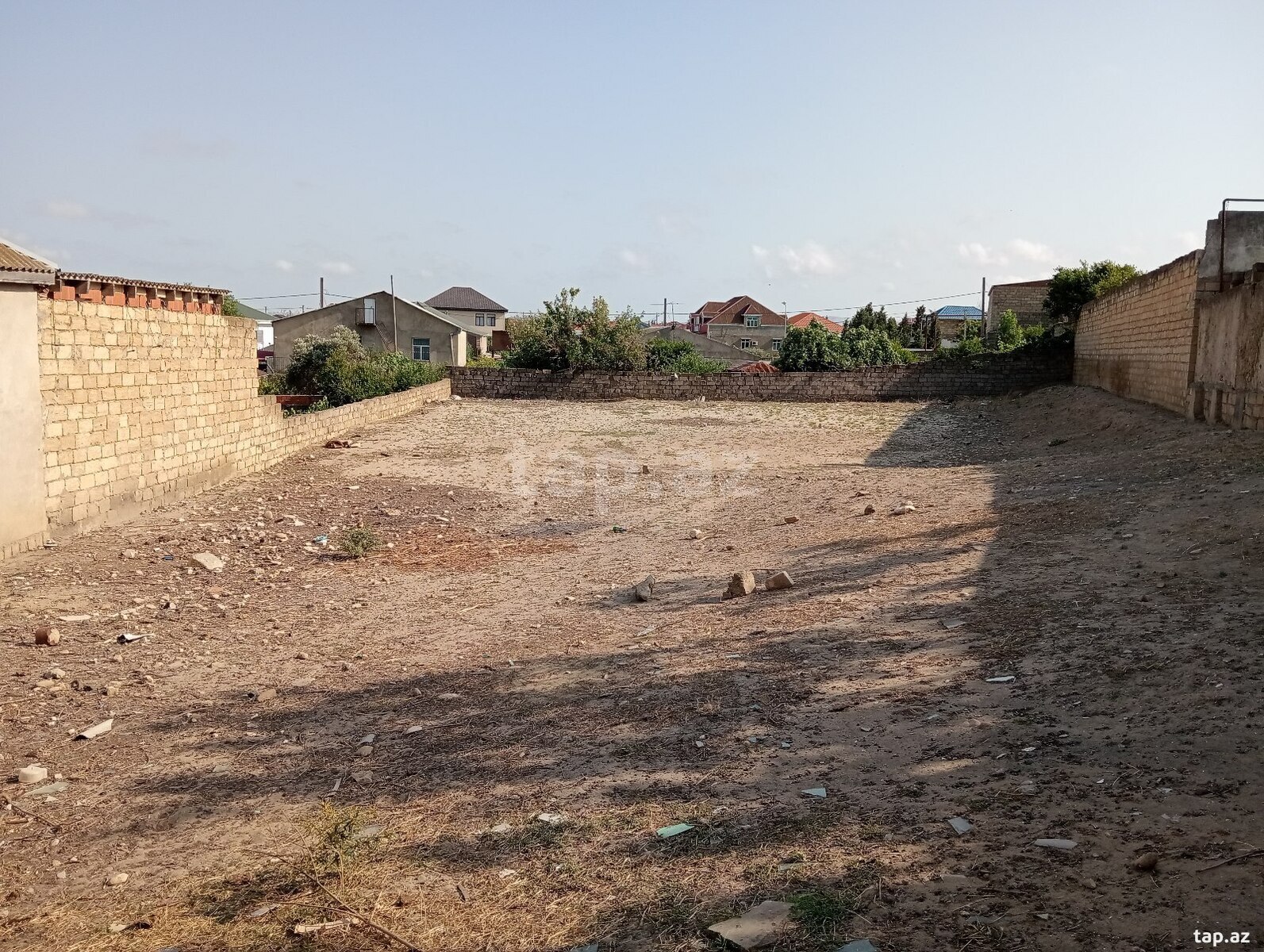Torpaq satılır, Bakı