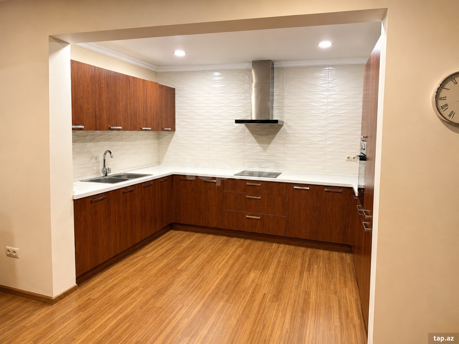 2-otaqlı yeni tikili, Bakıxanov küç., 90.3 m²