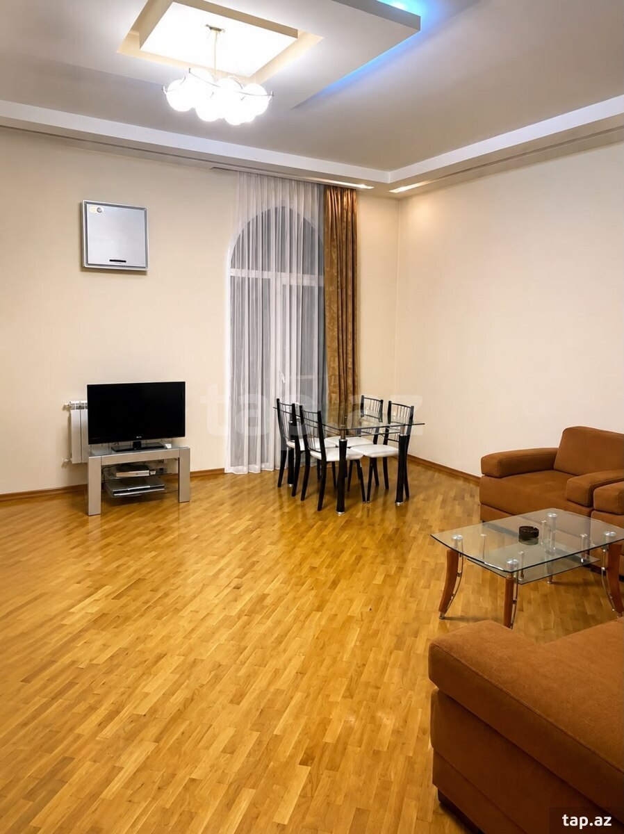 2-otaqlı mənzil kirayə verilir, 28 May m., 62 m²
