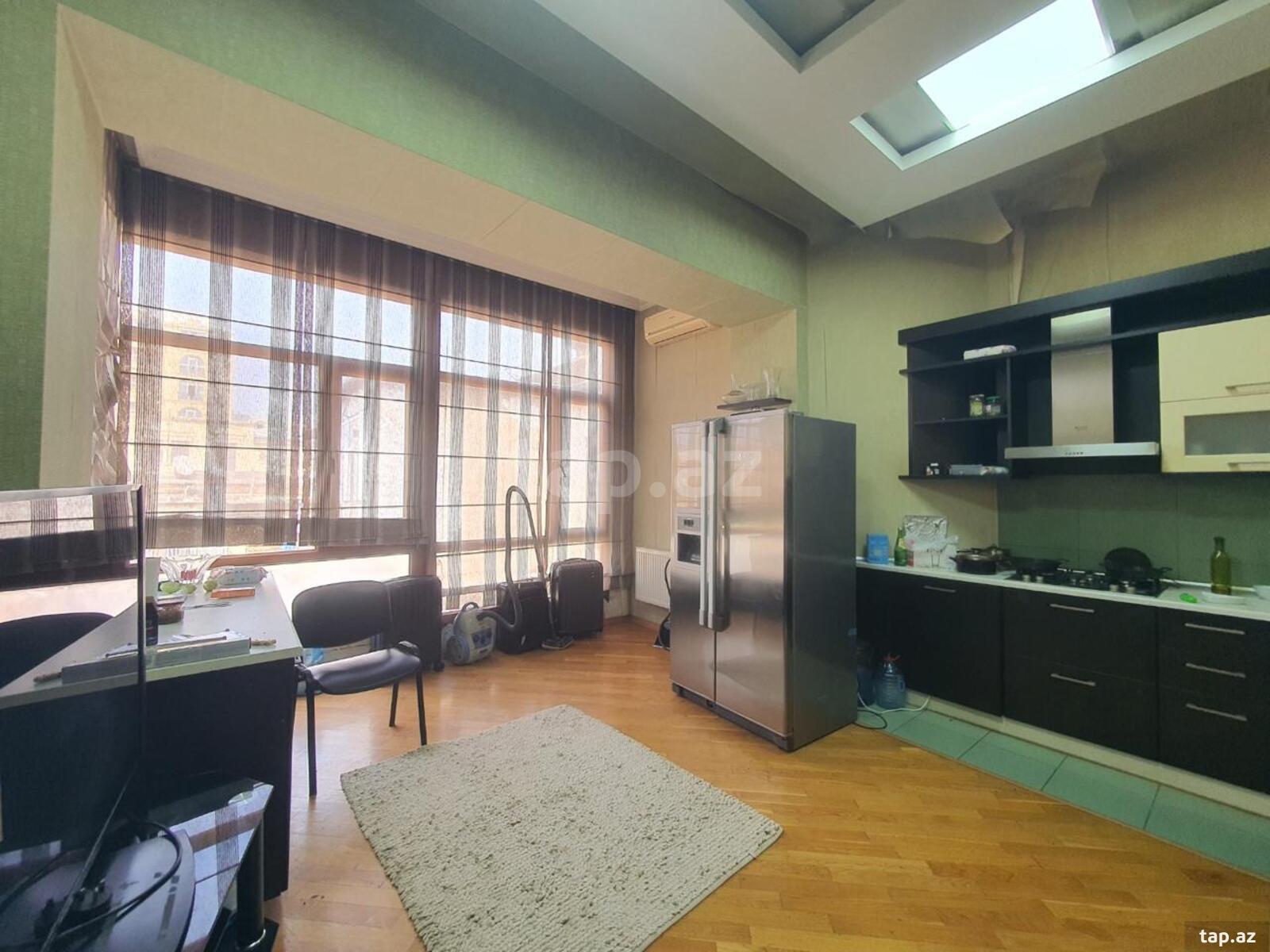 4-otaqlı mənzil kirayə verilir, Z.Tağıyev küç., 100 m²