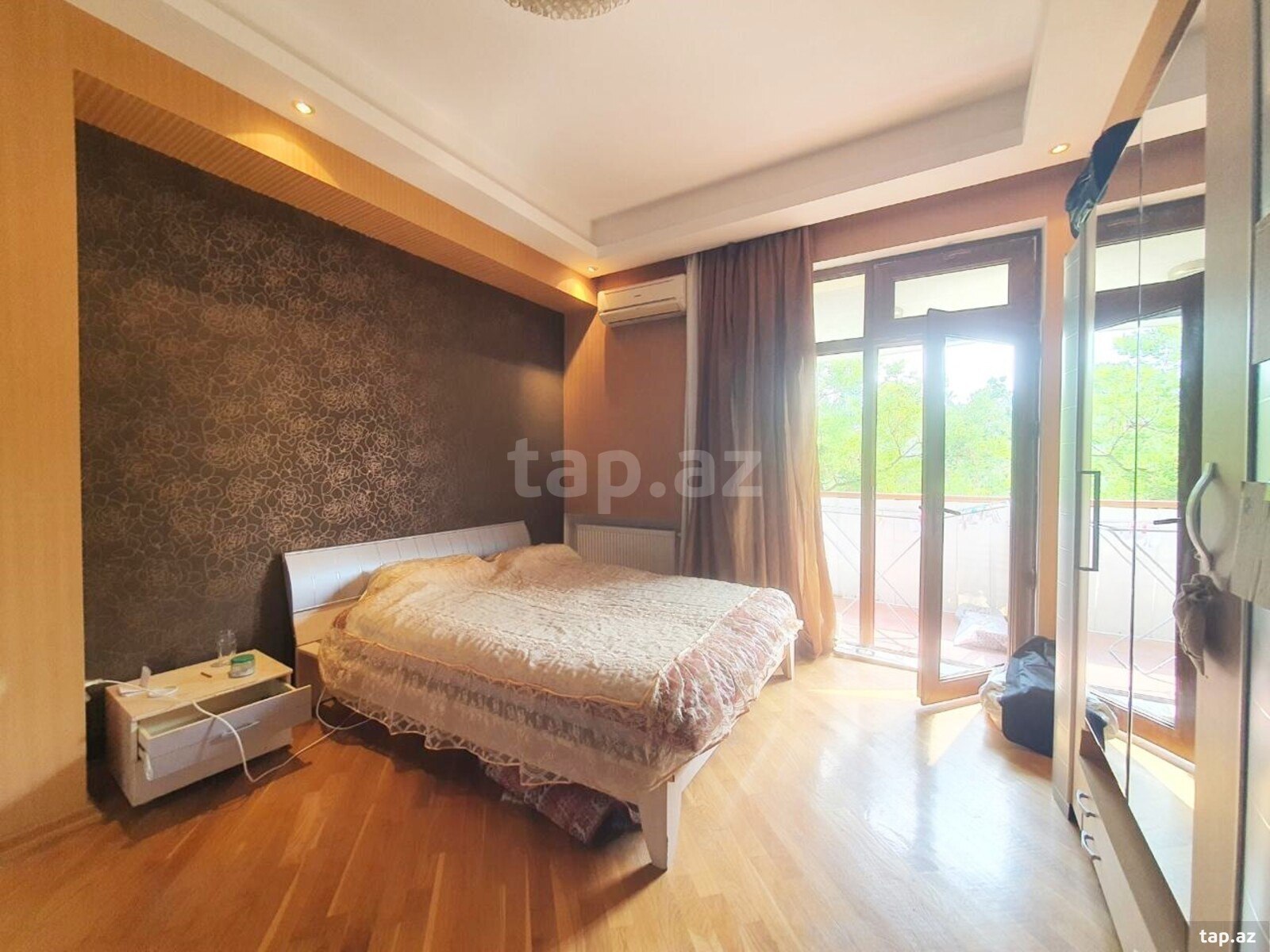 4-otaqlı mənzil kirayə verilir, Z.Tağıyev küç., 100 m²