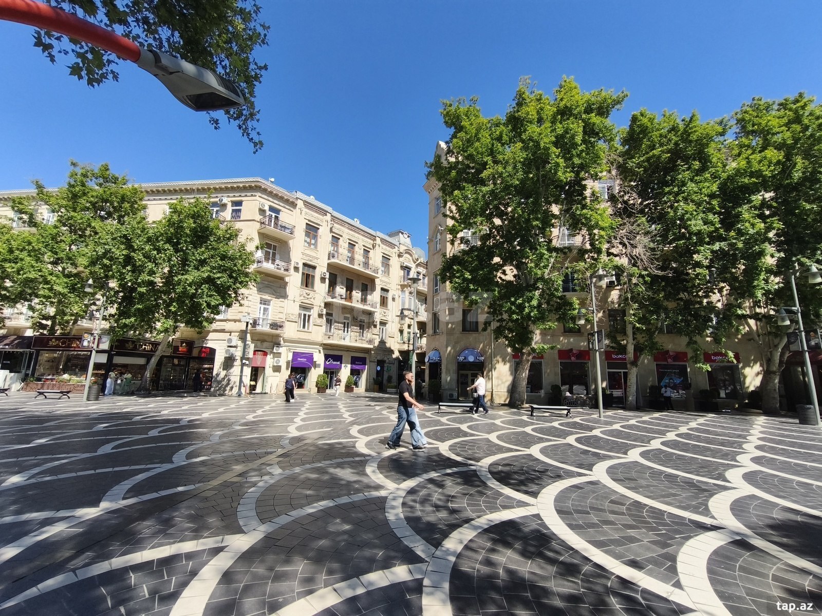 4-otaqlı mənzil kirayə verilir, Z.Tağıyev küç., 100 m²
