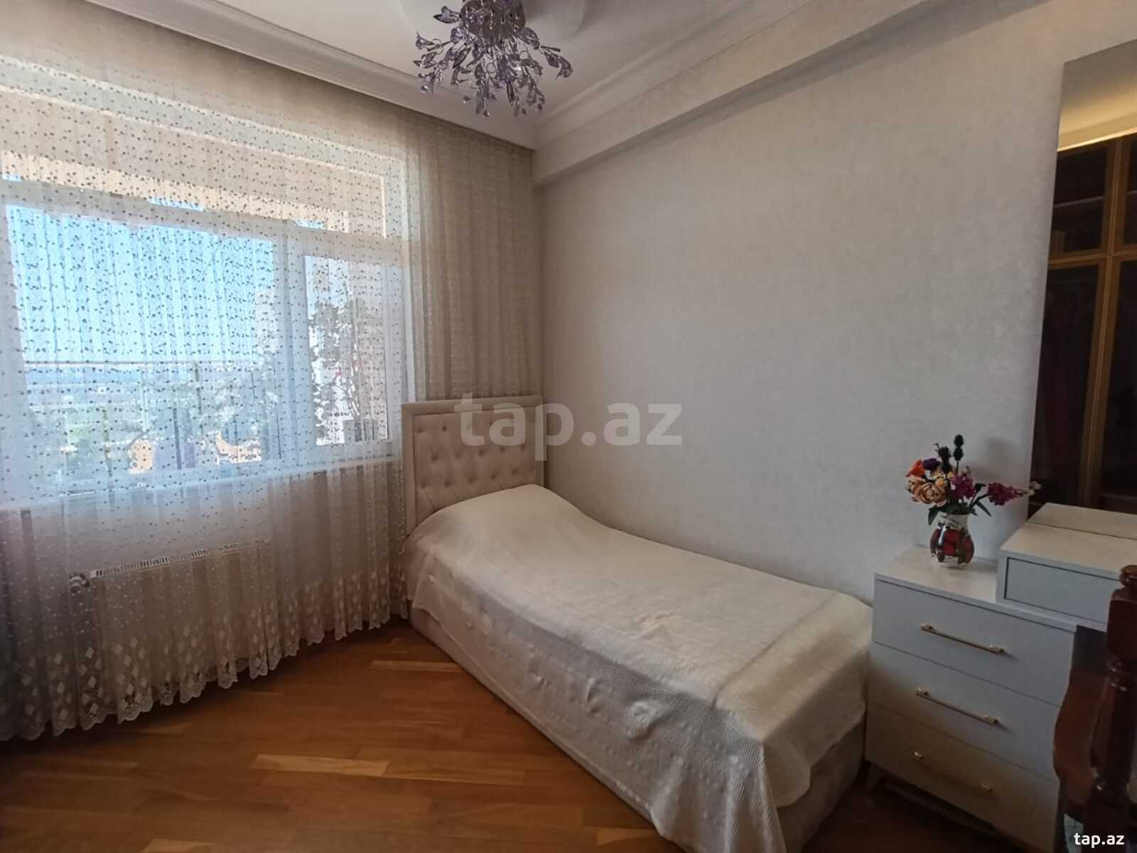 4-otaqlı yeni tikili, Mirəli Seyidov küç., 146 m²
