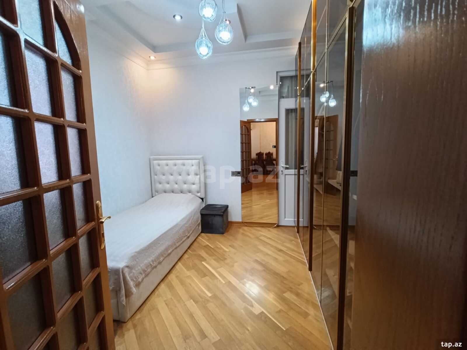 4-otaqlı yeni tikili, Mirəli Seyidov küç., 146 m²