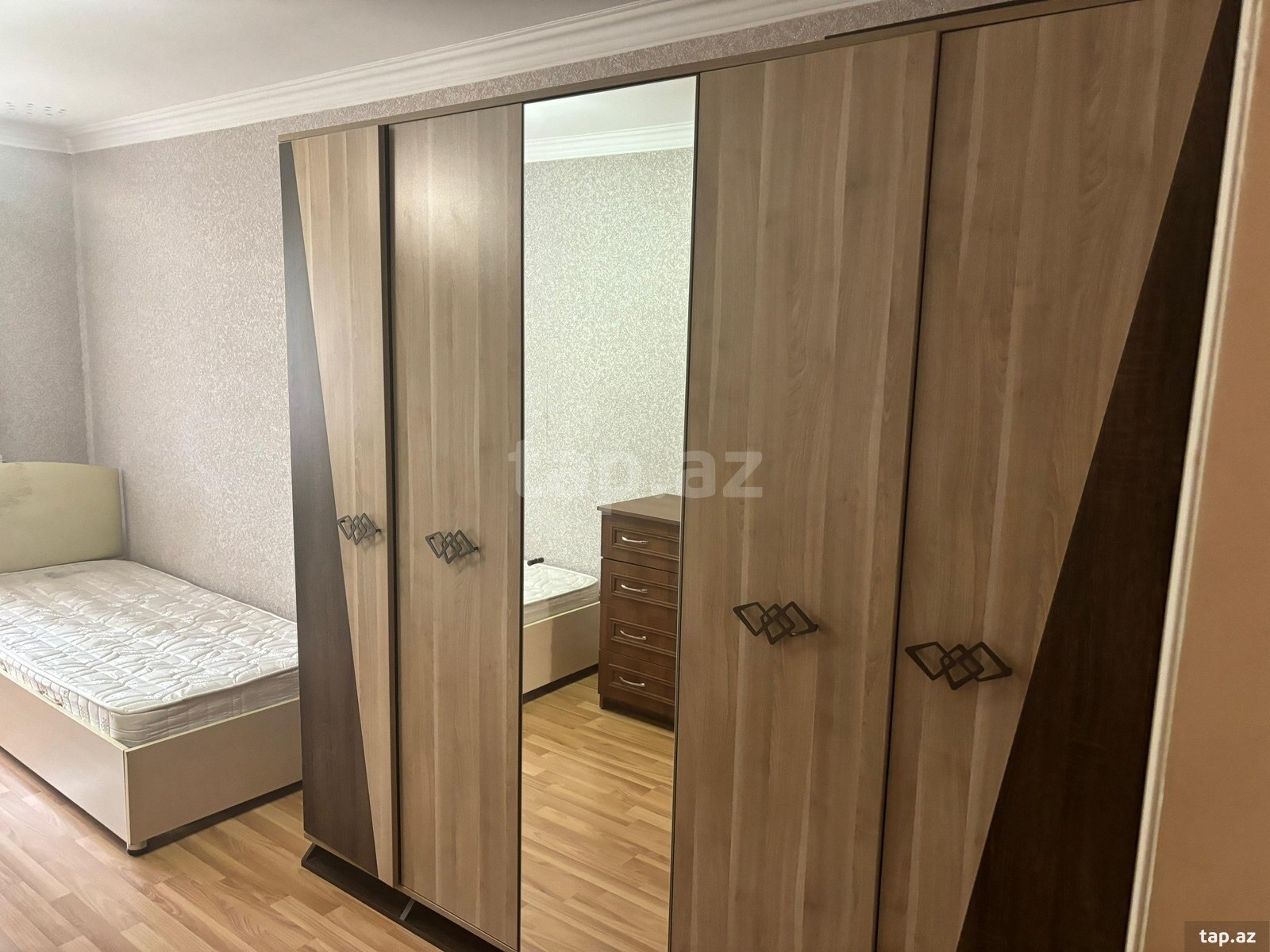 3-otaqlı mənzil, Elmlər Akademiyası m., 60 m²