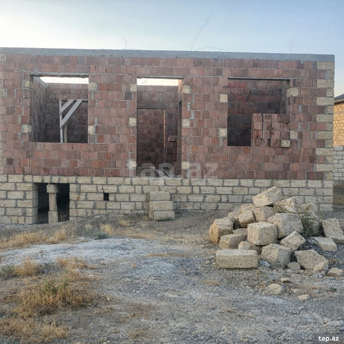 Həyət evi, 28 May qəs.