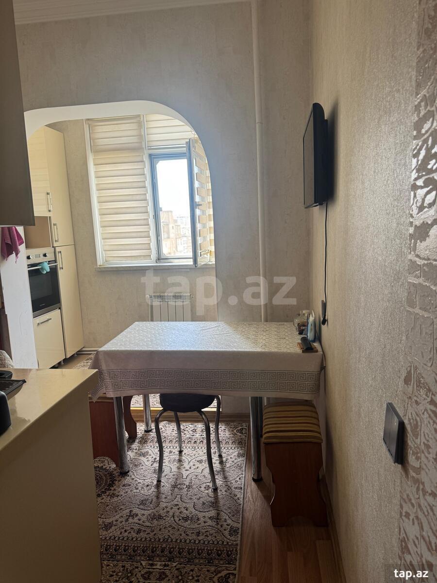 4-otaqlı mənzil, İnşaatçılar m., 82 m²