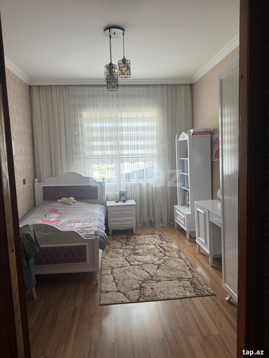 4-otaqlı mənzil, İnşaatçılar m., 82 m²