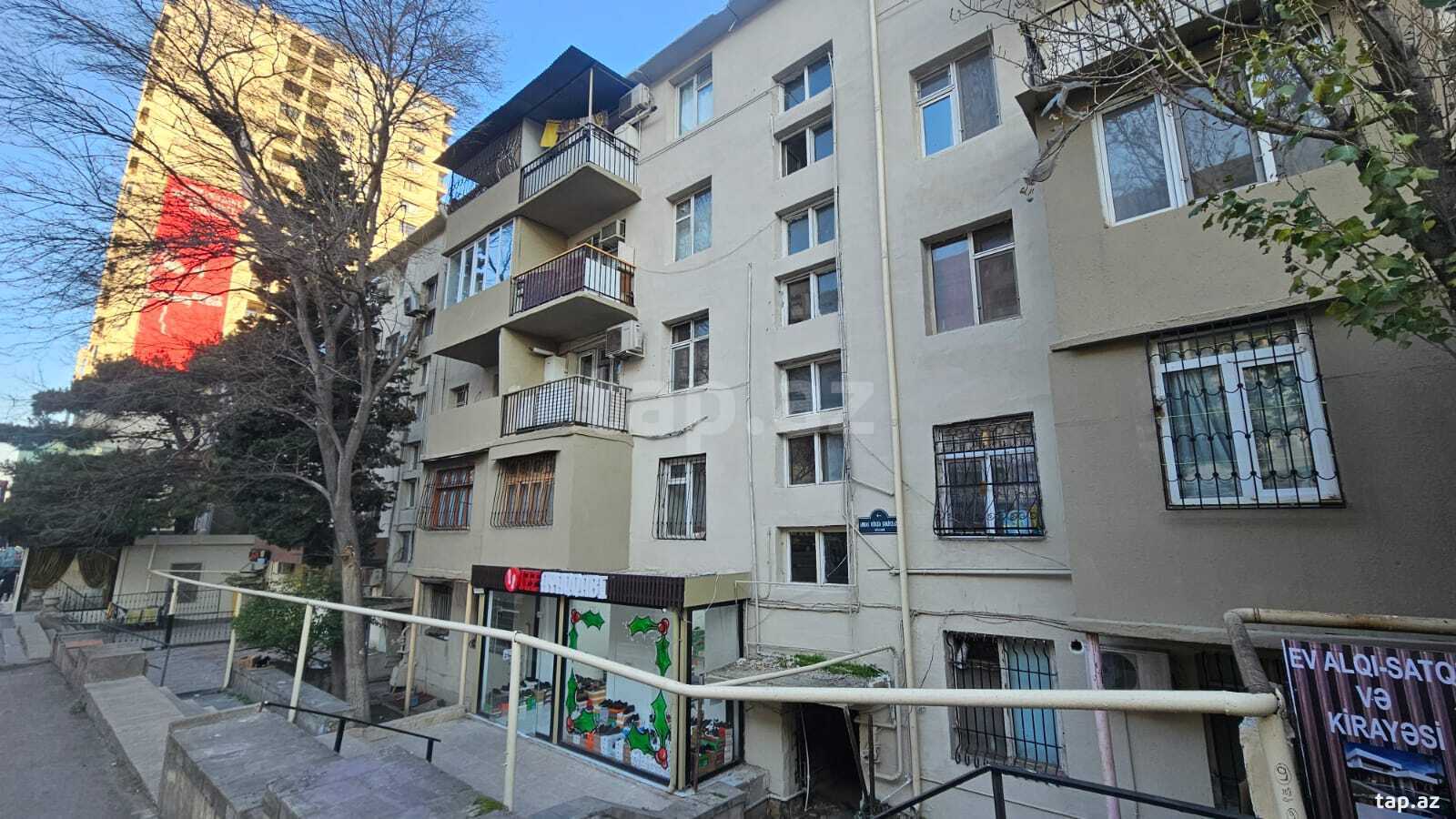 3-otaqlı mənzil, İnşaatçılar m., 65 m²