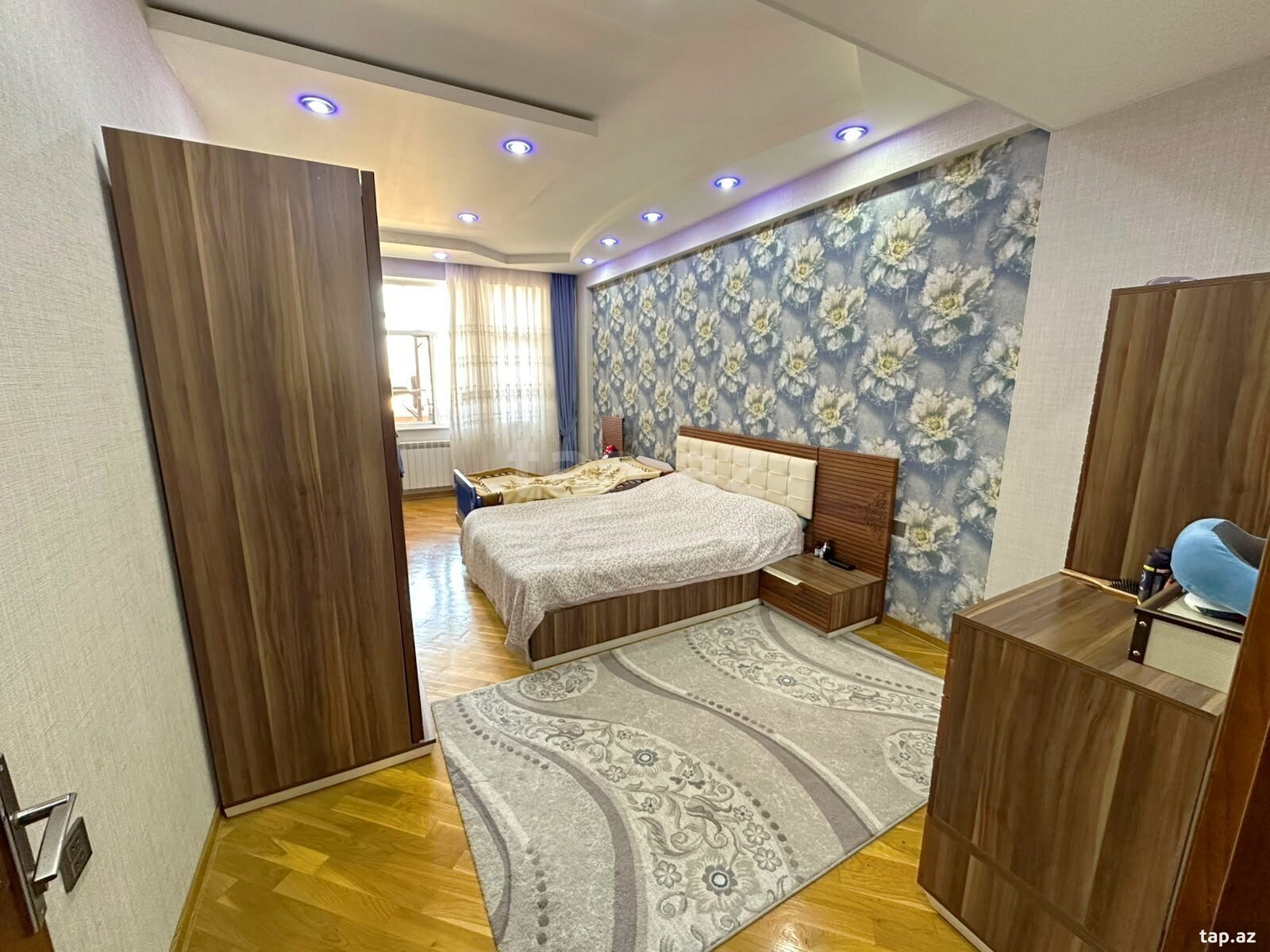 4-otaqlı yeni tikili, Mir Cəlal küç., 140 m²