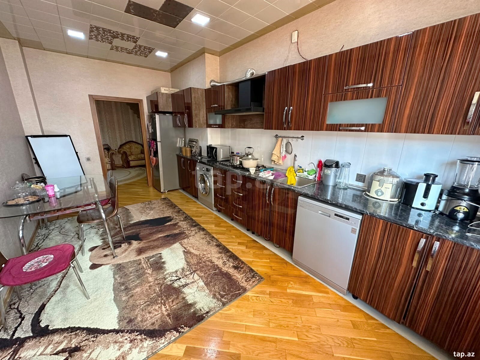 4-otaqlı yeni tikili, Mir Cəlal küç., 140 m²