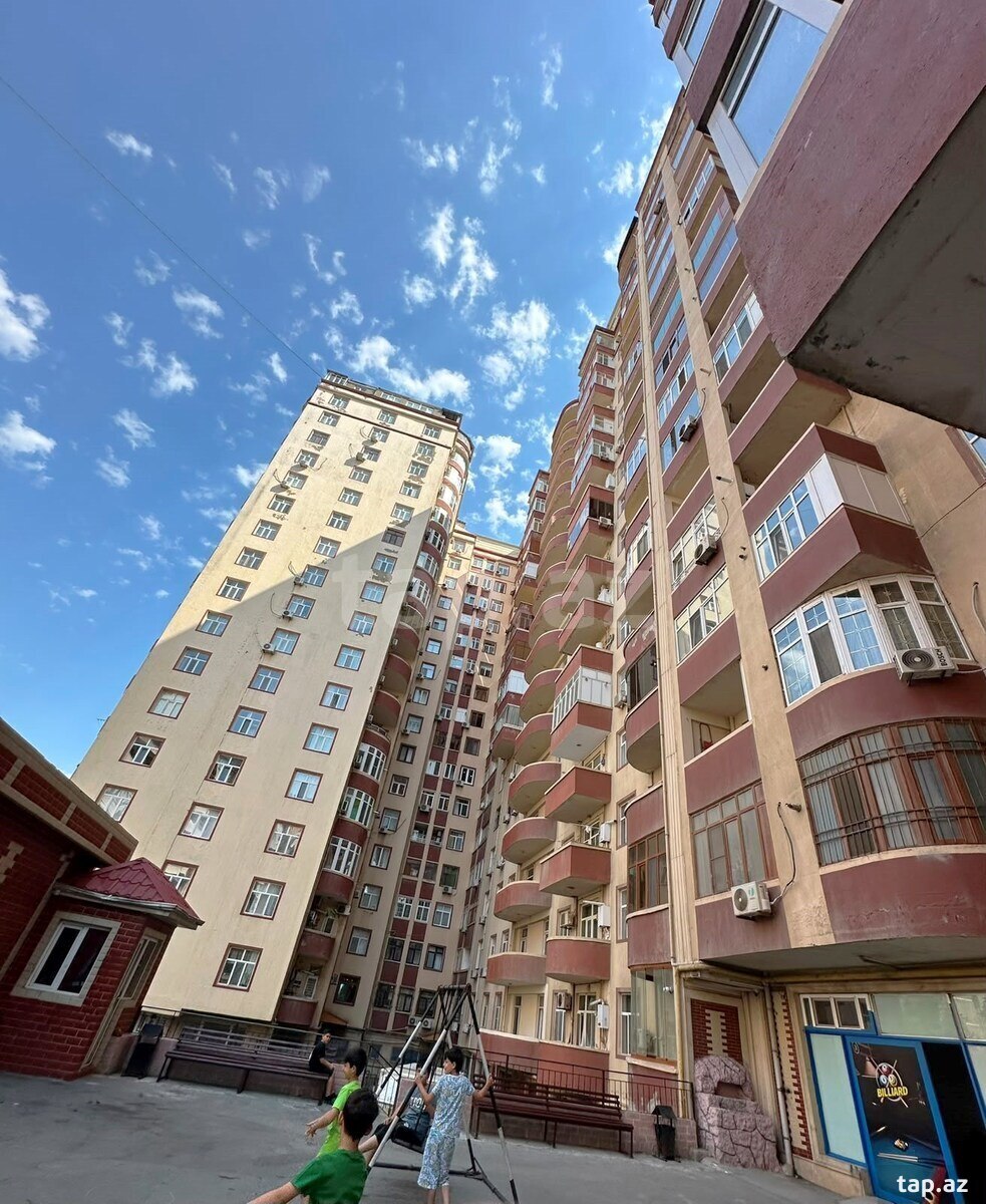 4-otaqlı yeni tikili, Mir Cəlal küç., 140 m²