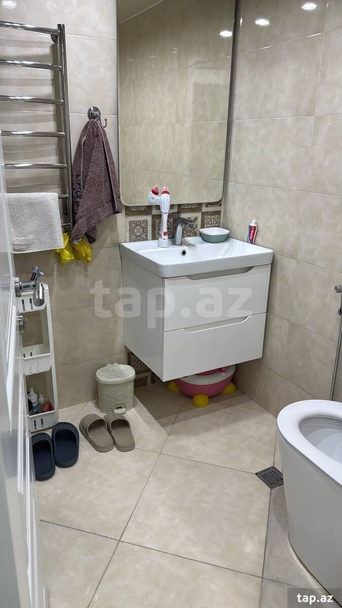 3-otaqlı mənzil, İnşaatçılar m., 70 m²
