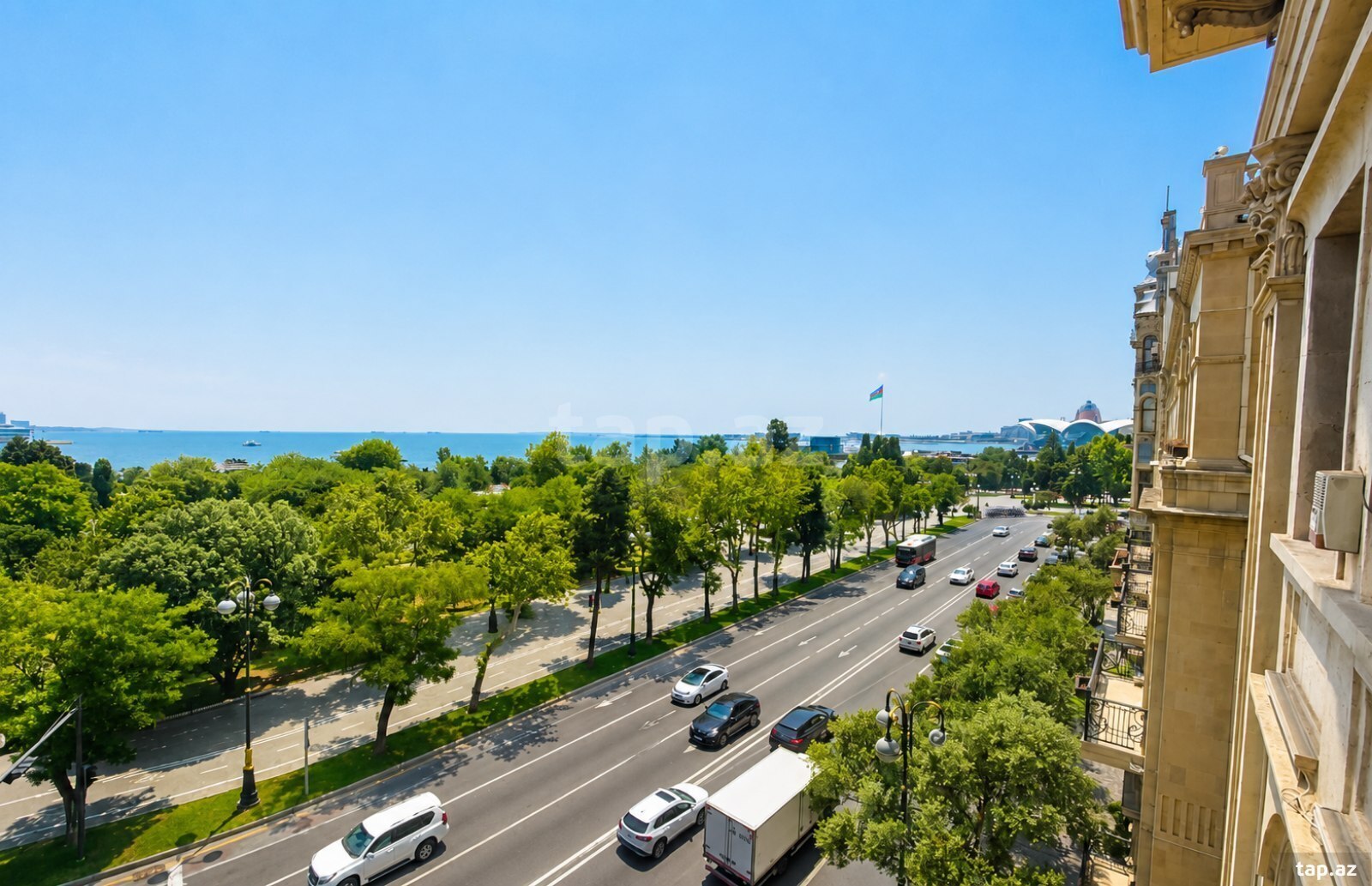 6-otaqlı mənzil, Neftçilər pr., 365 m²