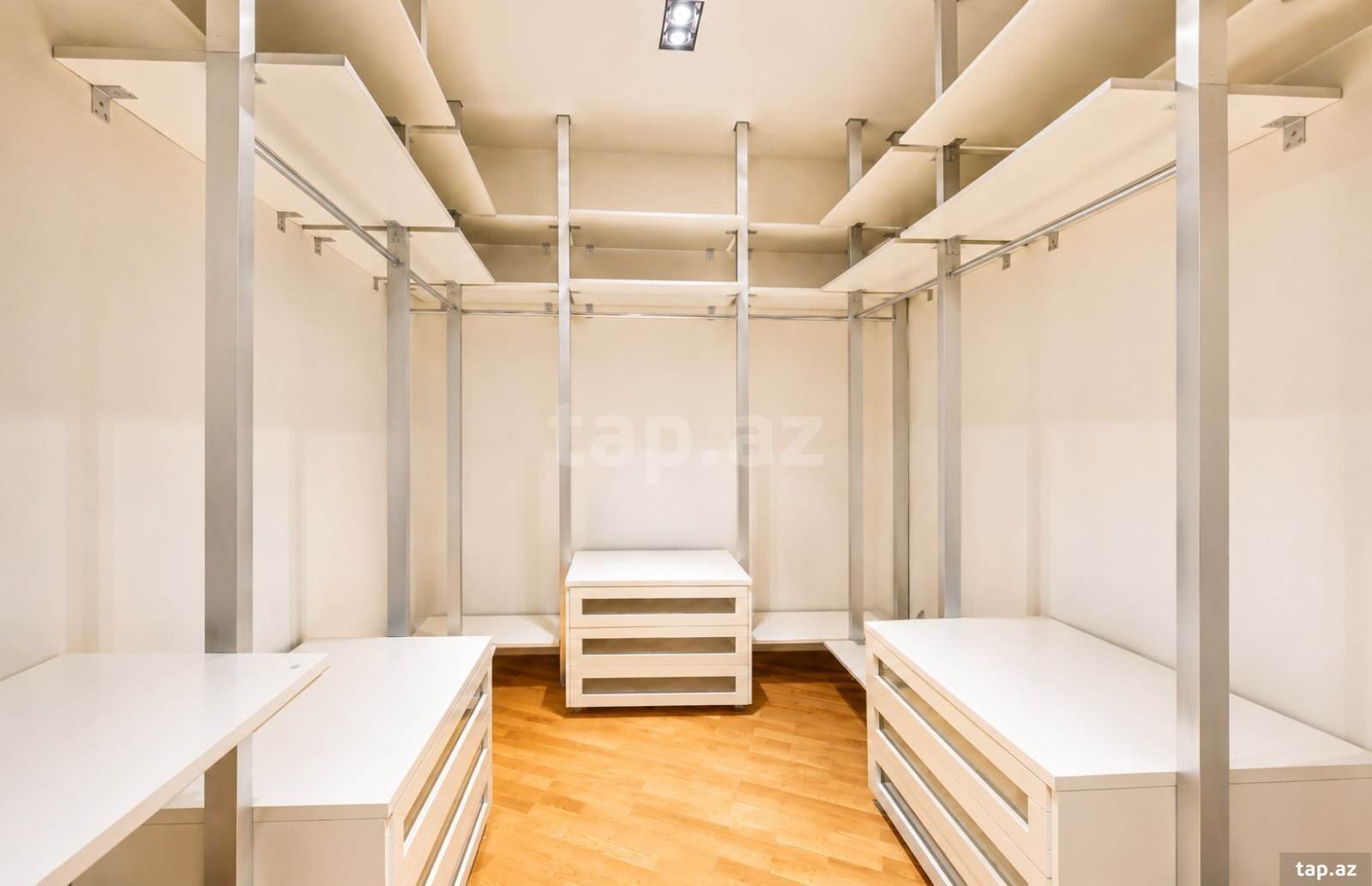 6-otaqlı mənzil, Neftçilər pr., 365 m²