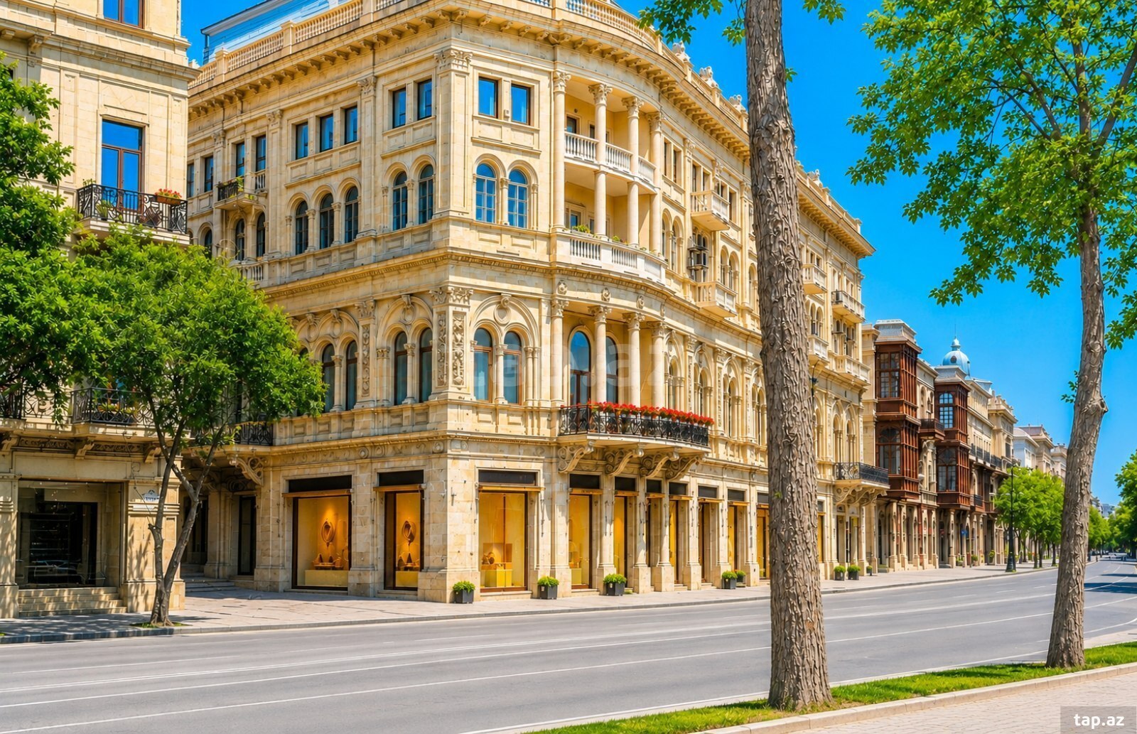 6-otaqlı mənzil, Neftçilər pr., 365 m²