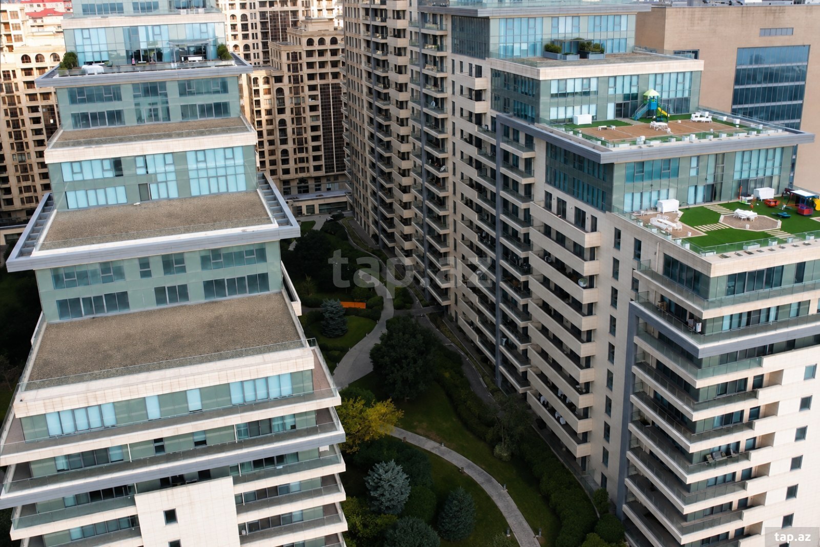 9-otaqlı yeni tikili, Neftçilər pr., 1050 m²