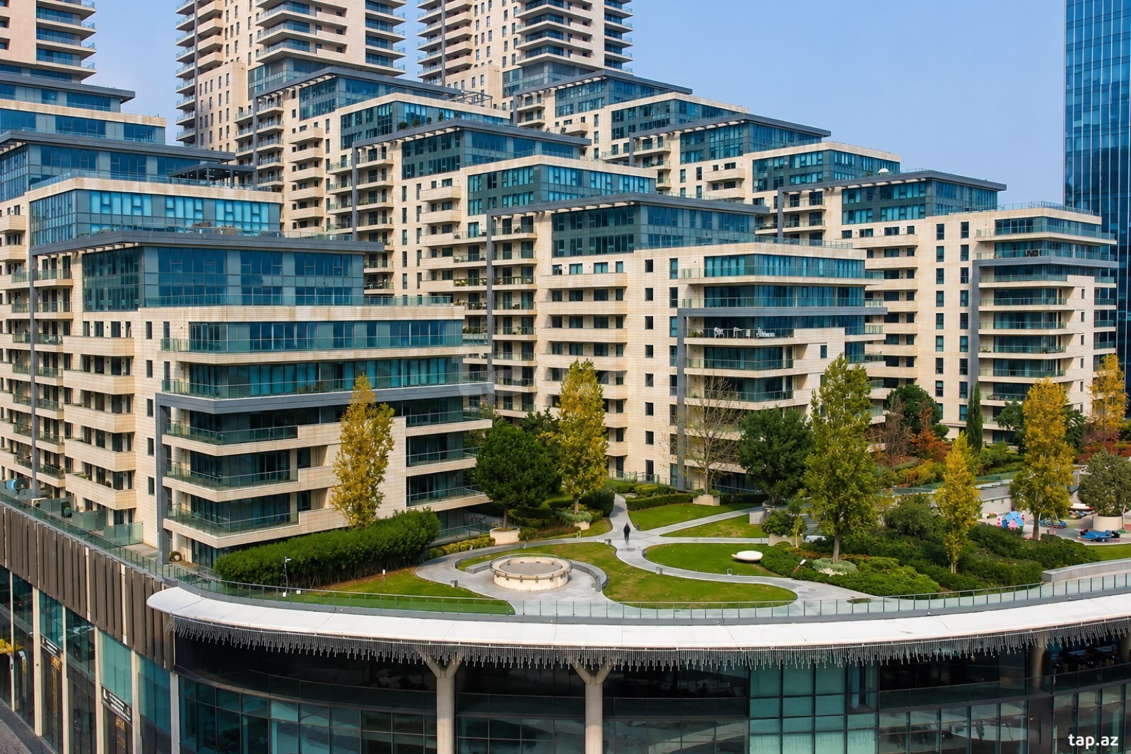 9-otaqlı yeni tikili, Neftçilər pr., 1050 m²