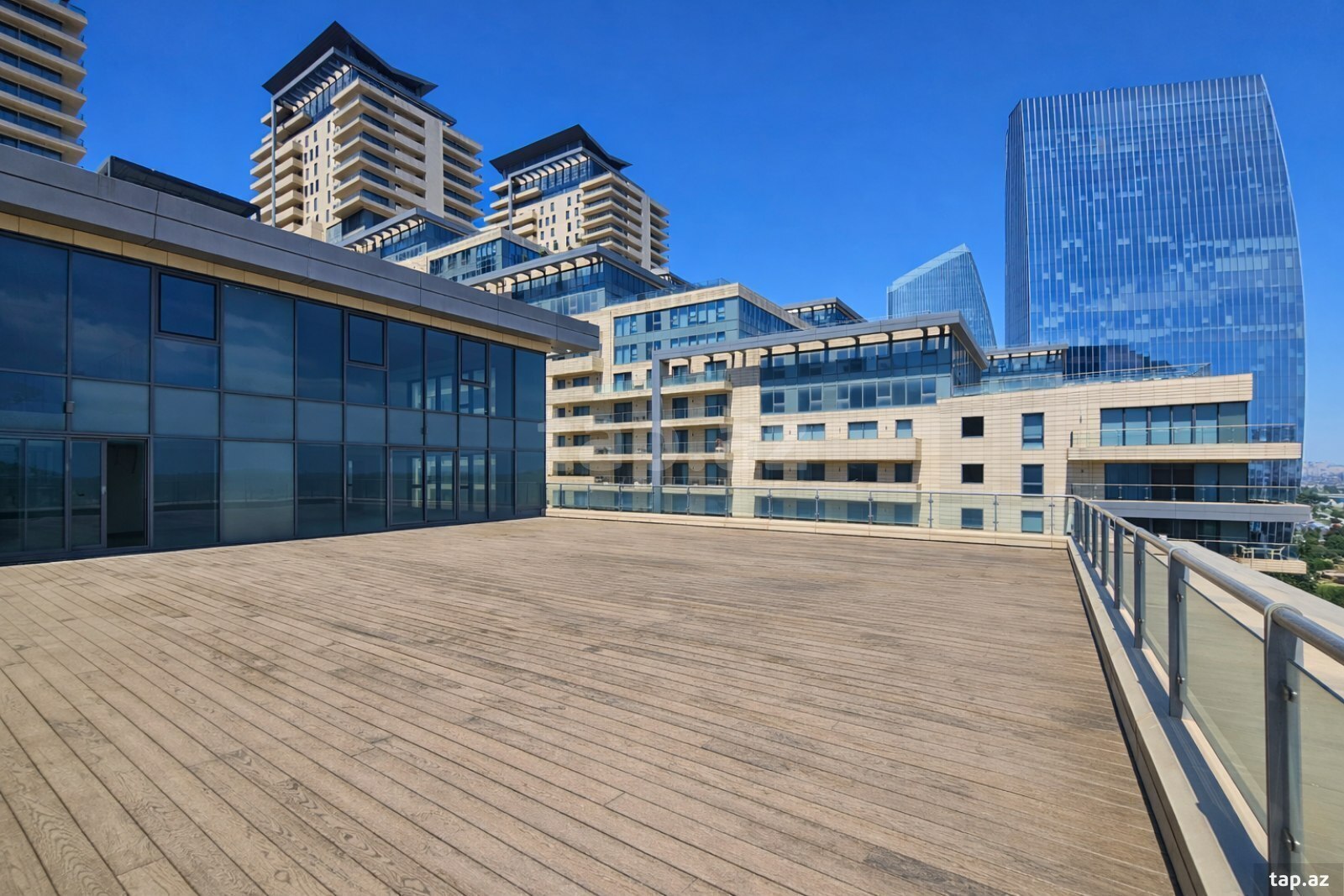 9-otaqlı yeni tikili, Neftçilər pr., 1050 m²