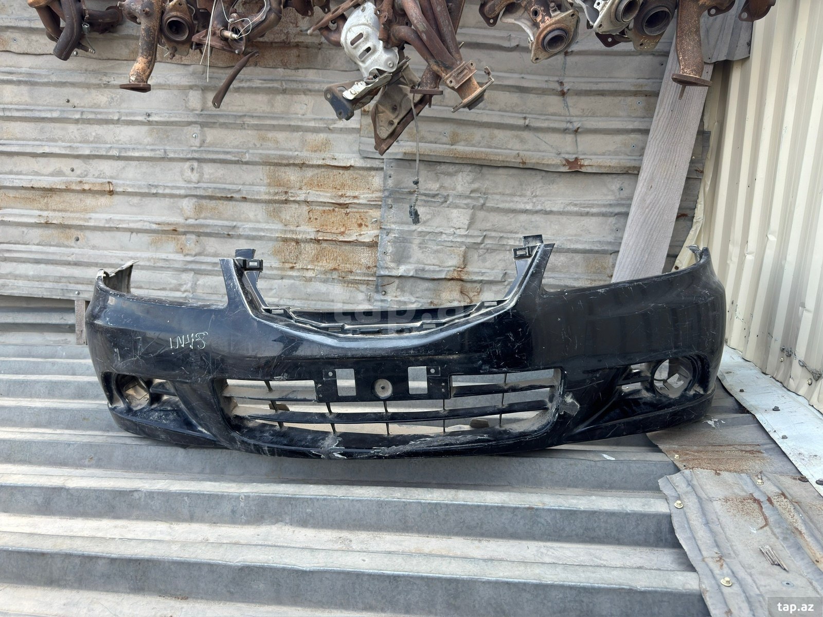 Nissan Sunny 2010 ön buferi