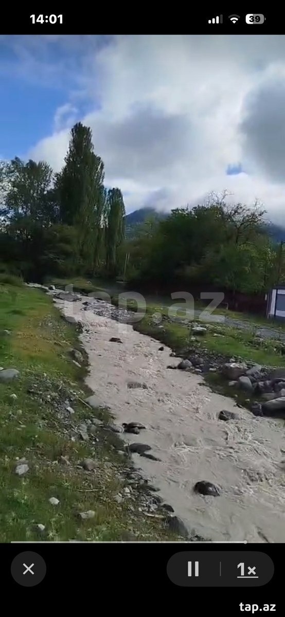Torpaq satılır, Bum, Qəbələ