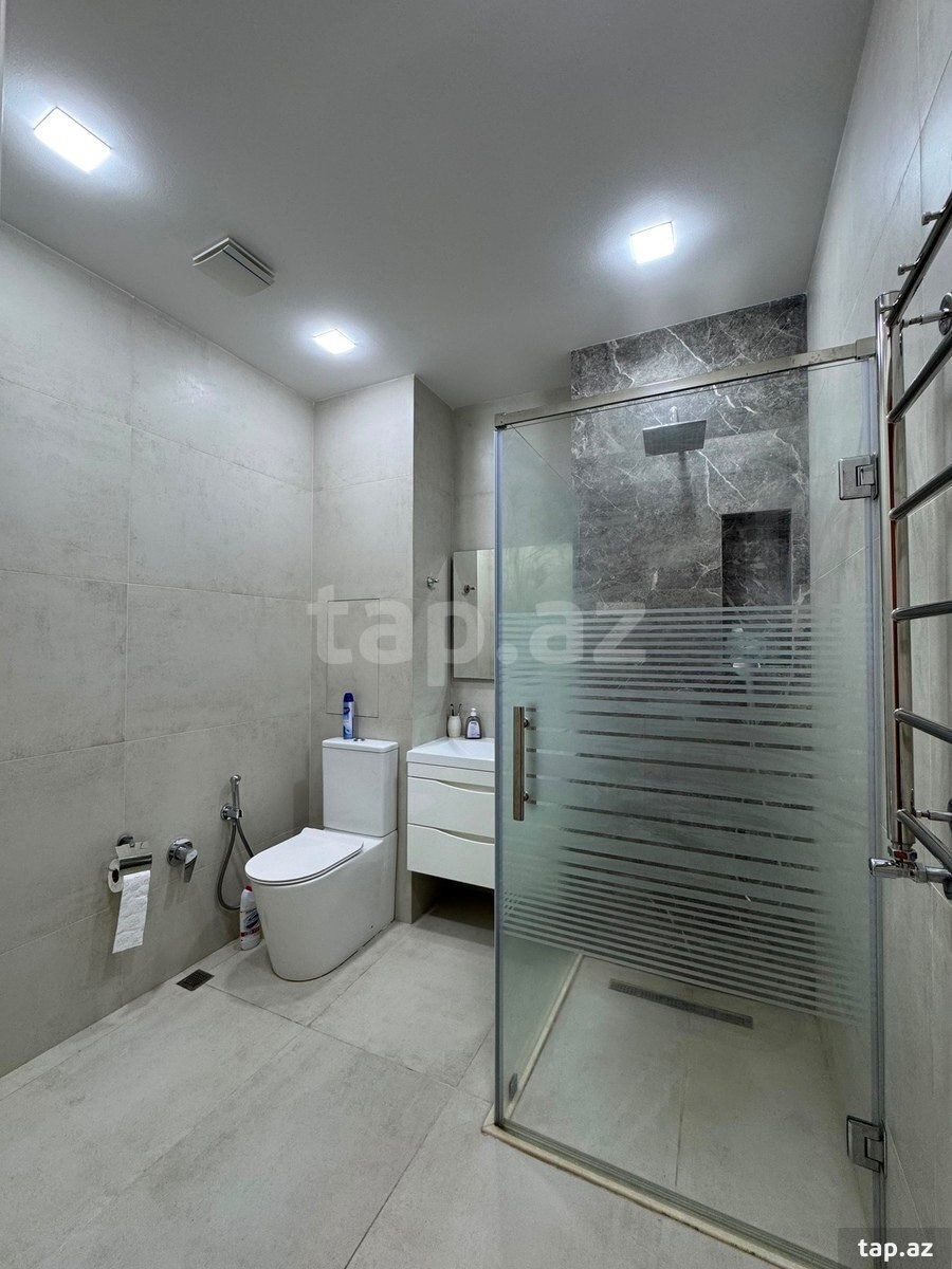 3-otaqlı yeni tikili, Elmlər Akademiyası m., 130 m²