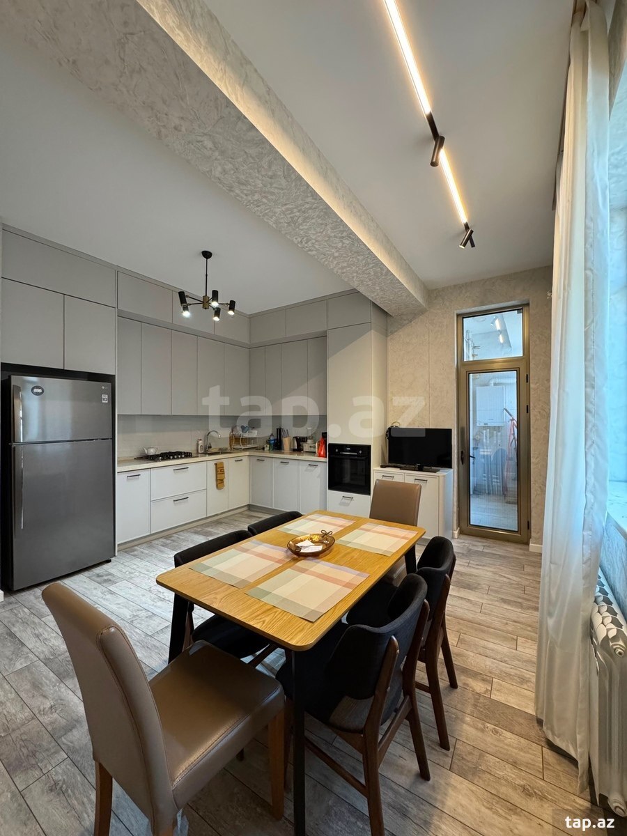 3-otaqlı yeni tikili, Elmlər Akademiyası m., 130 m²